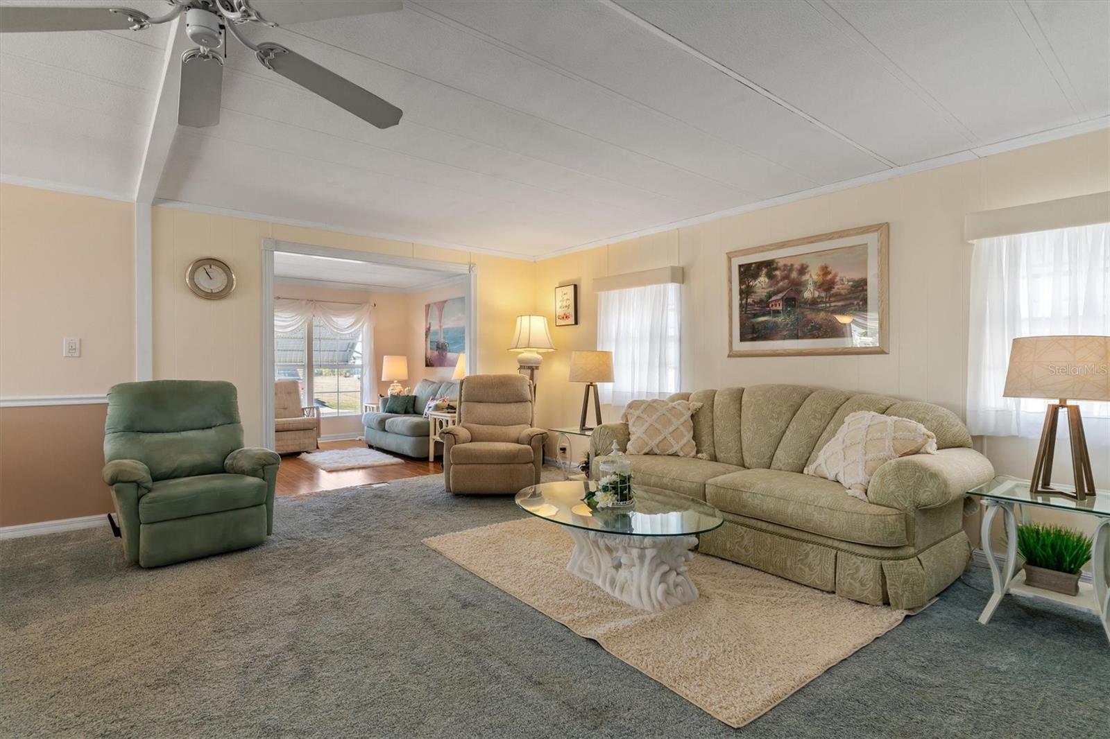 HOLIDAY MOBILE ESTATES - Residential