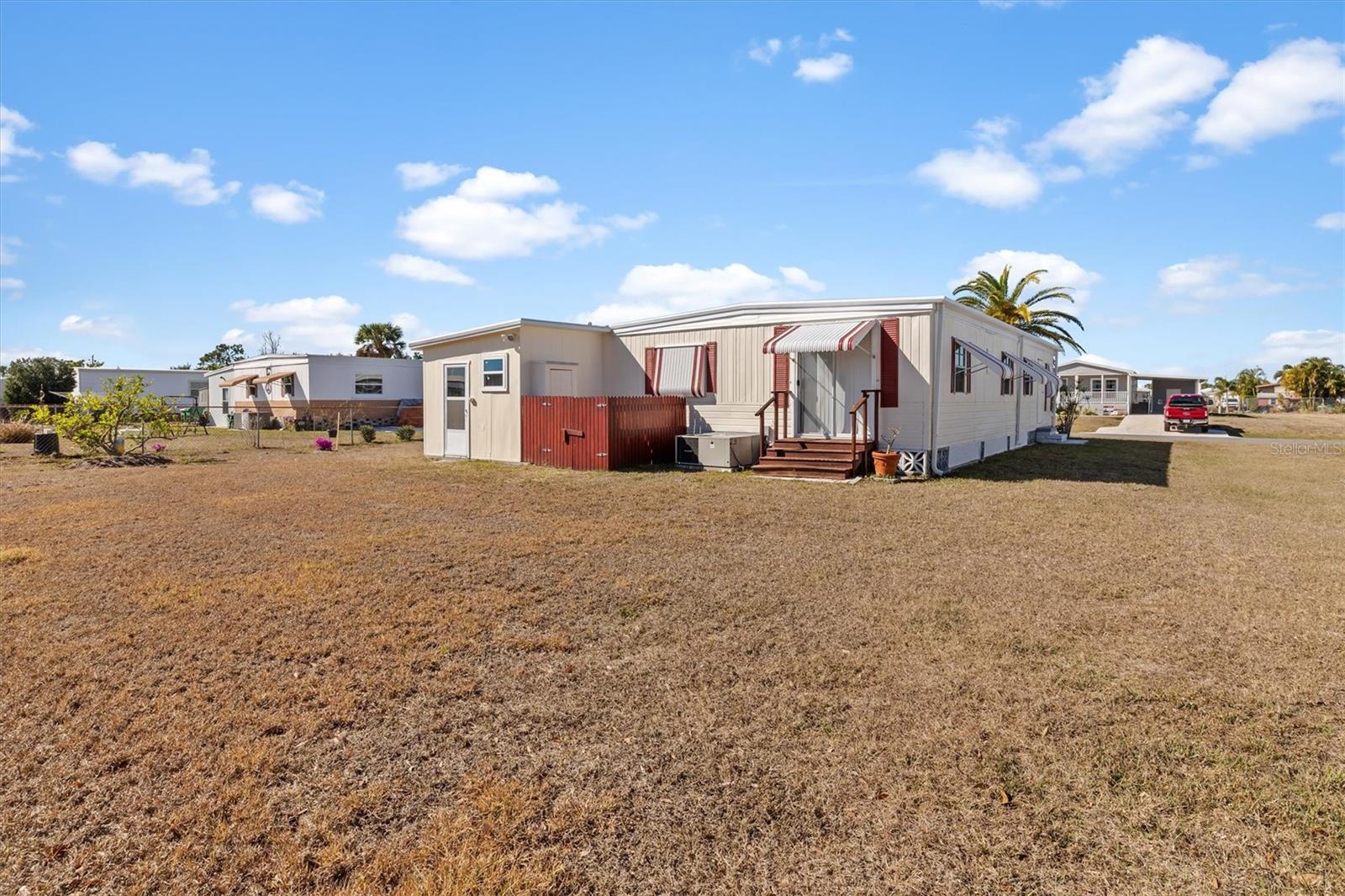 HOLIDAY MOBILE ESTATES - Residential