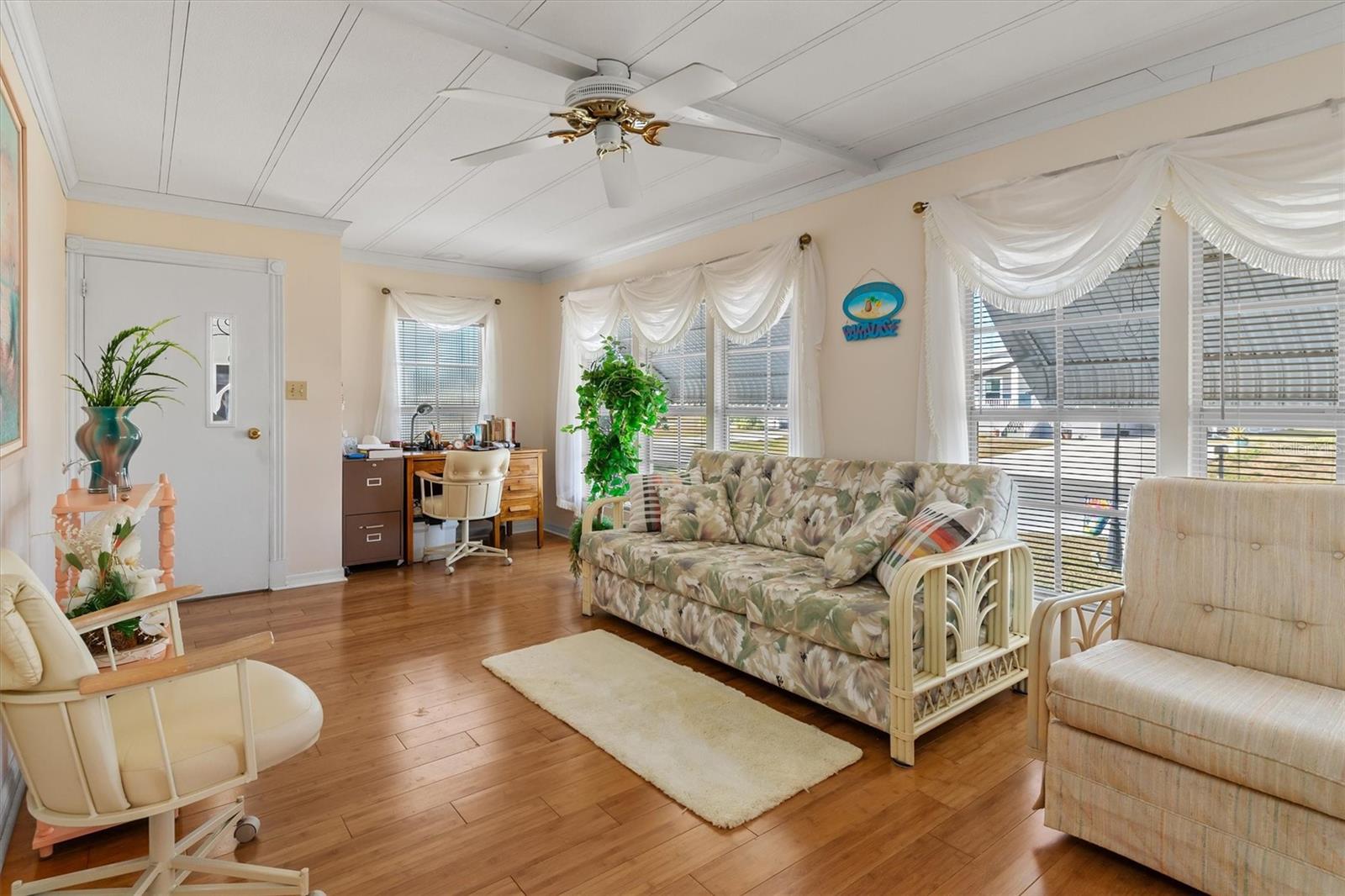 HOLIDAY MOBILE ESTATES - Residential