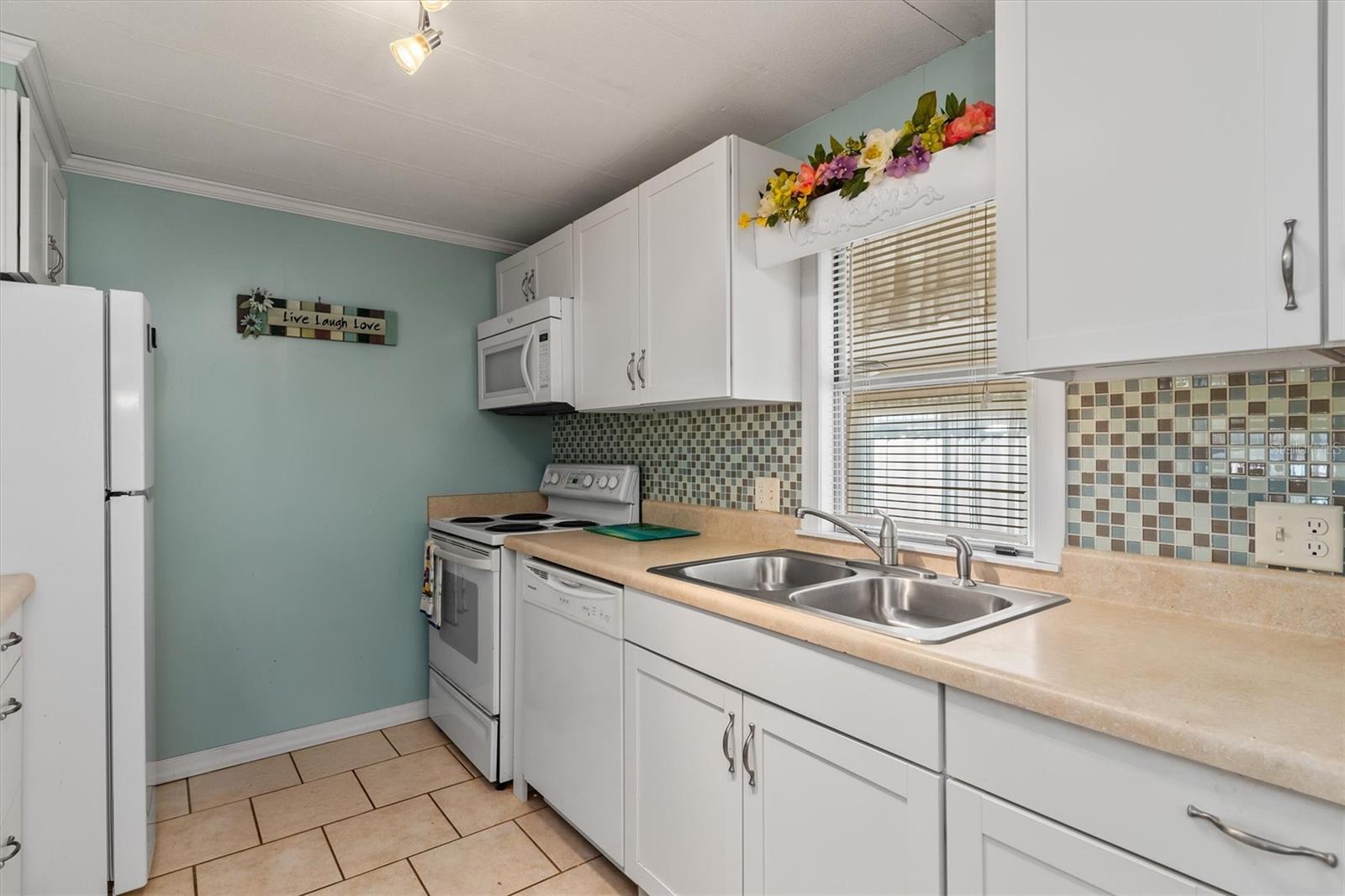 HOLIDAY MOBILE ESTATES - Residential