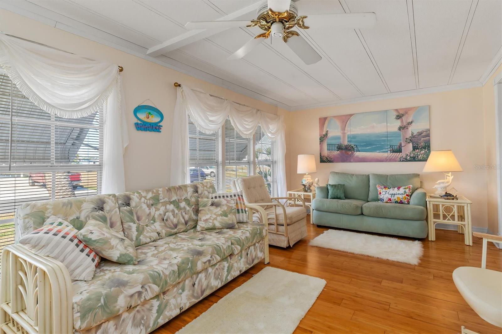 HOLIDAY MOBILE ESTATES - Residential