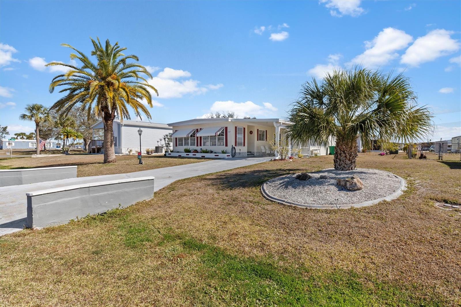 HOLIDAY MOBILE ESTATES - Residential