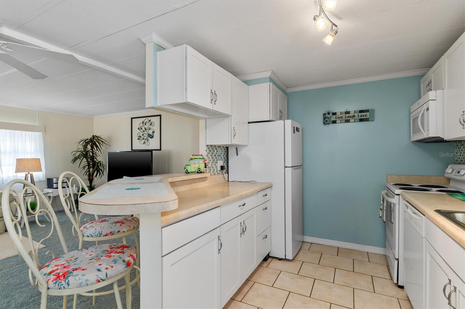 HOLIDAY MOBILE ESTATES - Residential