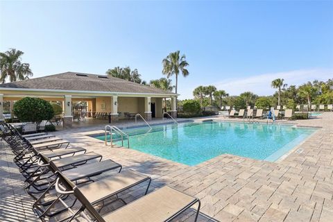 A home in WINTER HAVEN