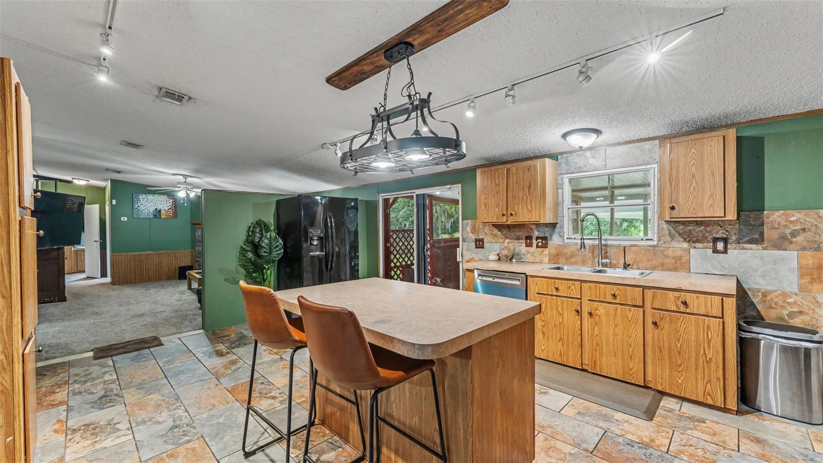 6702 FORESTVIEW LANE
