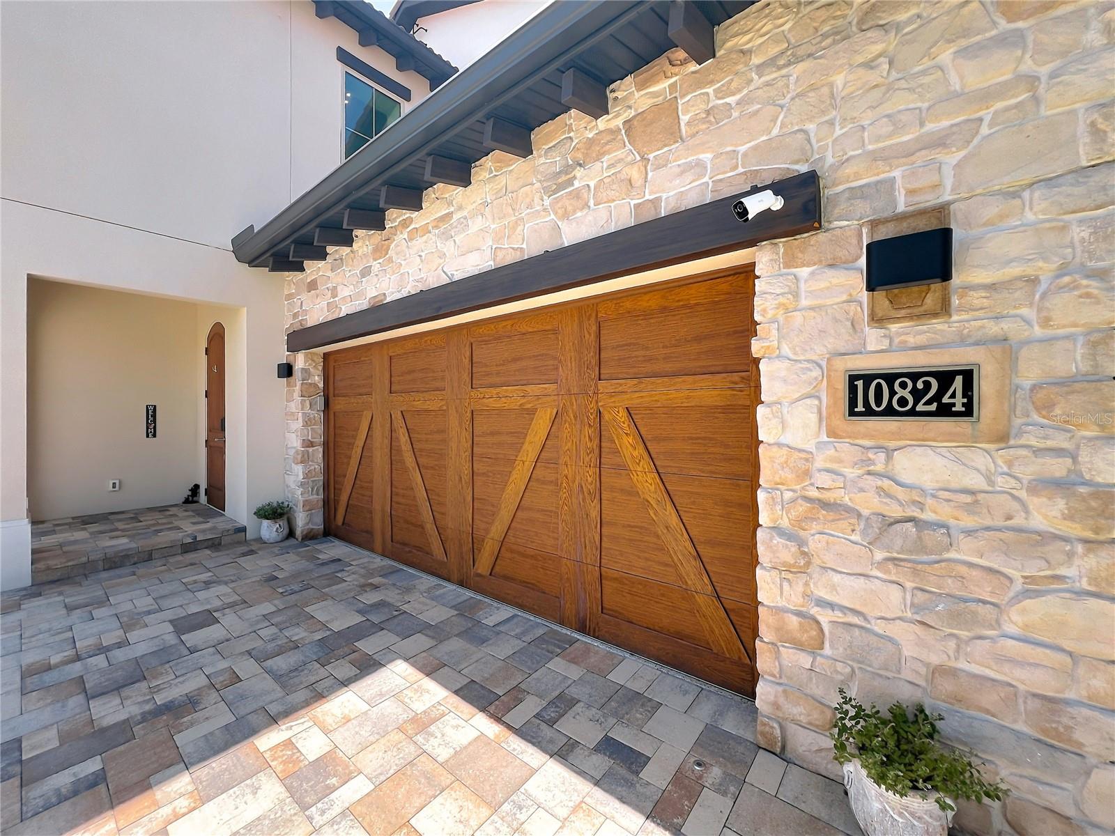 10824 ROYAL CYPRESS WAY