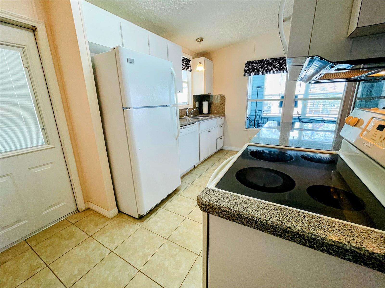 COUNTRY CLUB ESTATES - Residential