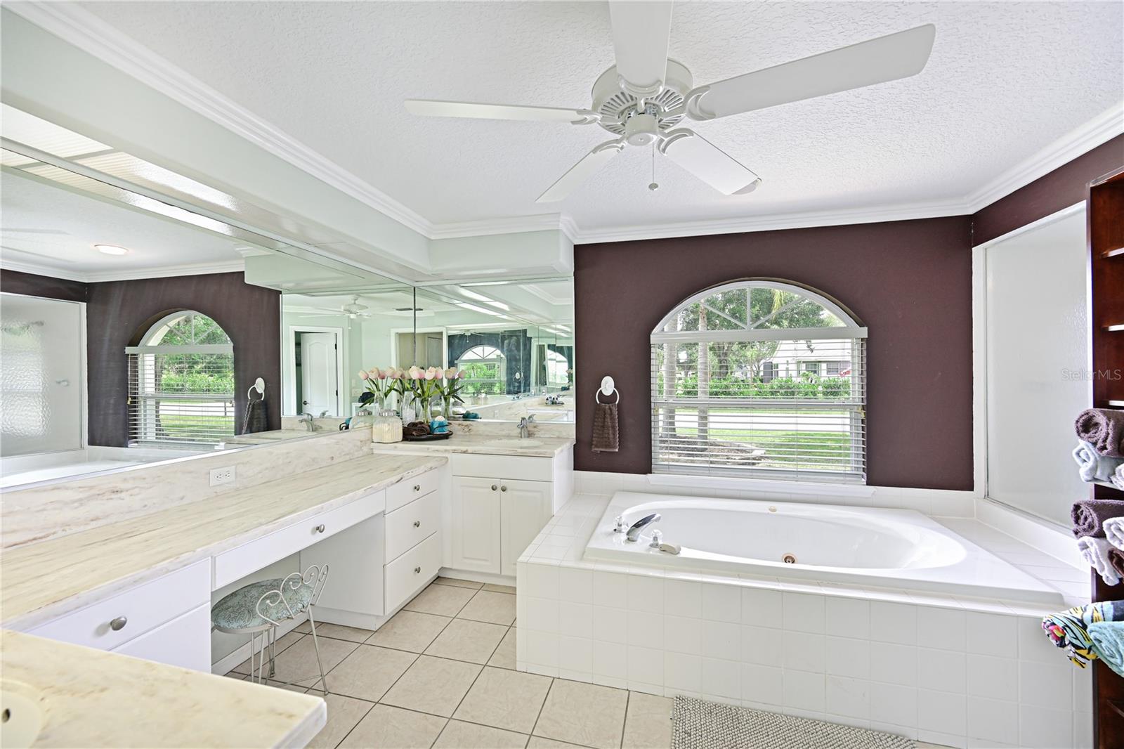 HIDDEN OAKS - Residential