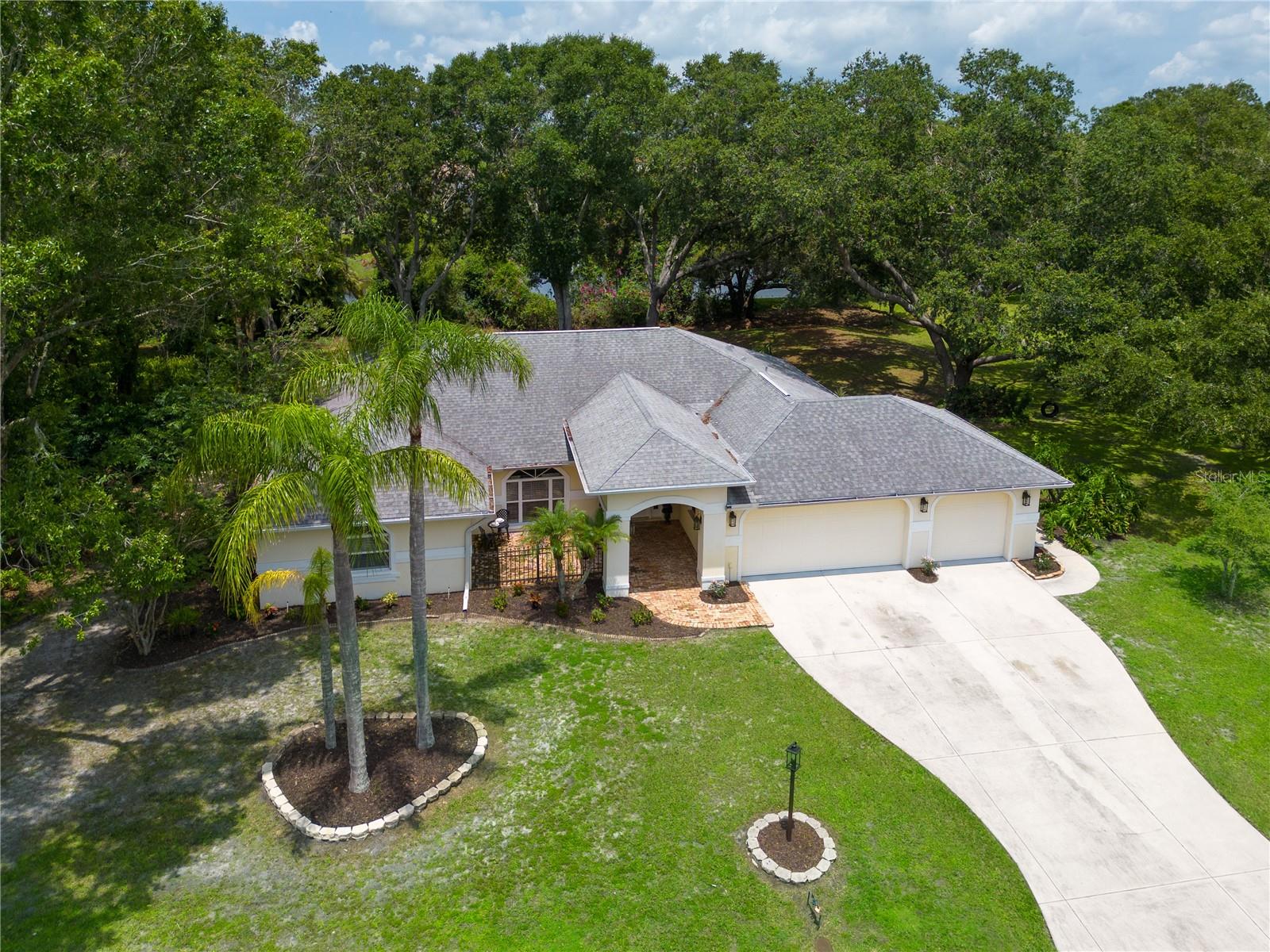 HIDDEN OAKS - Residential