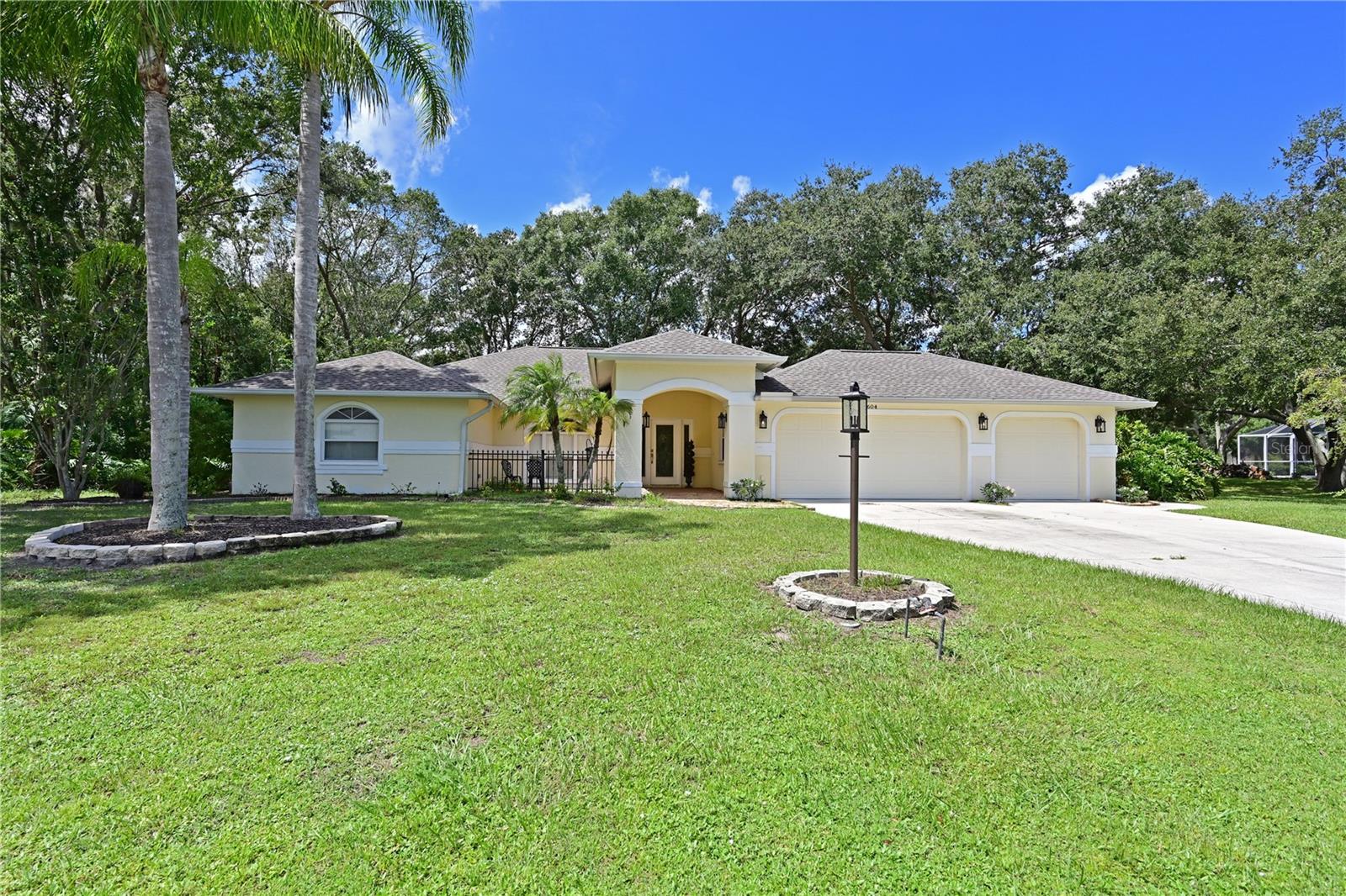 HIDDEN OAKS - Residential