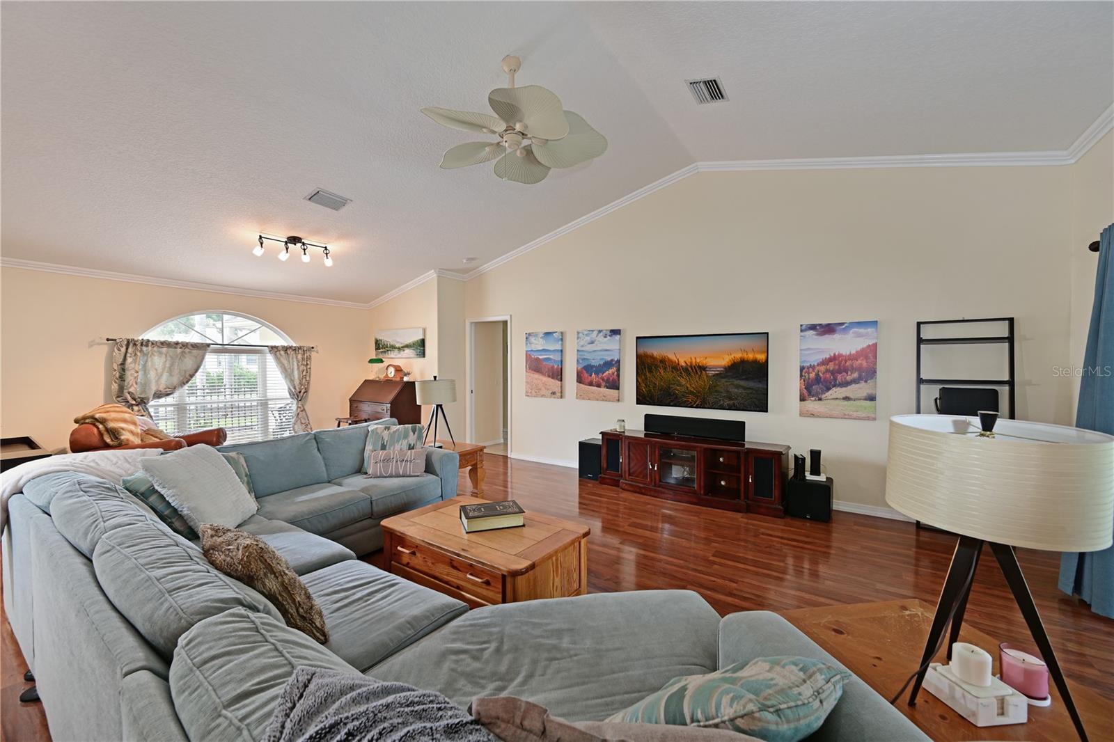 HIDDEN OAKS - Residential