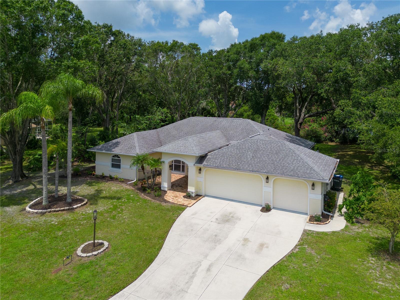 HIDDEN OAKS - Residential