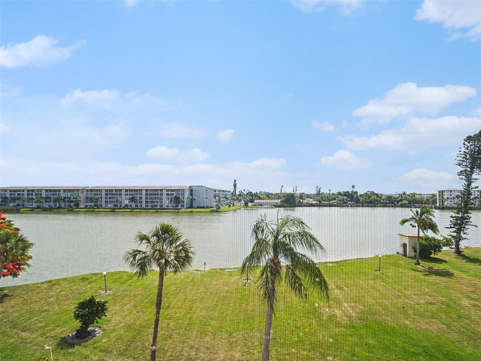 BAYSHORE ON THE LAKE APTS II SEC 1 - Residential