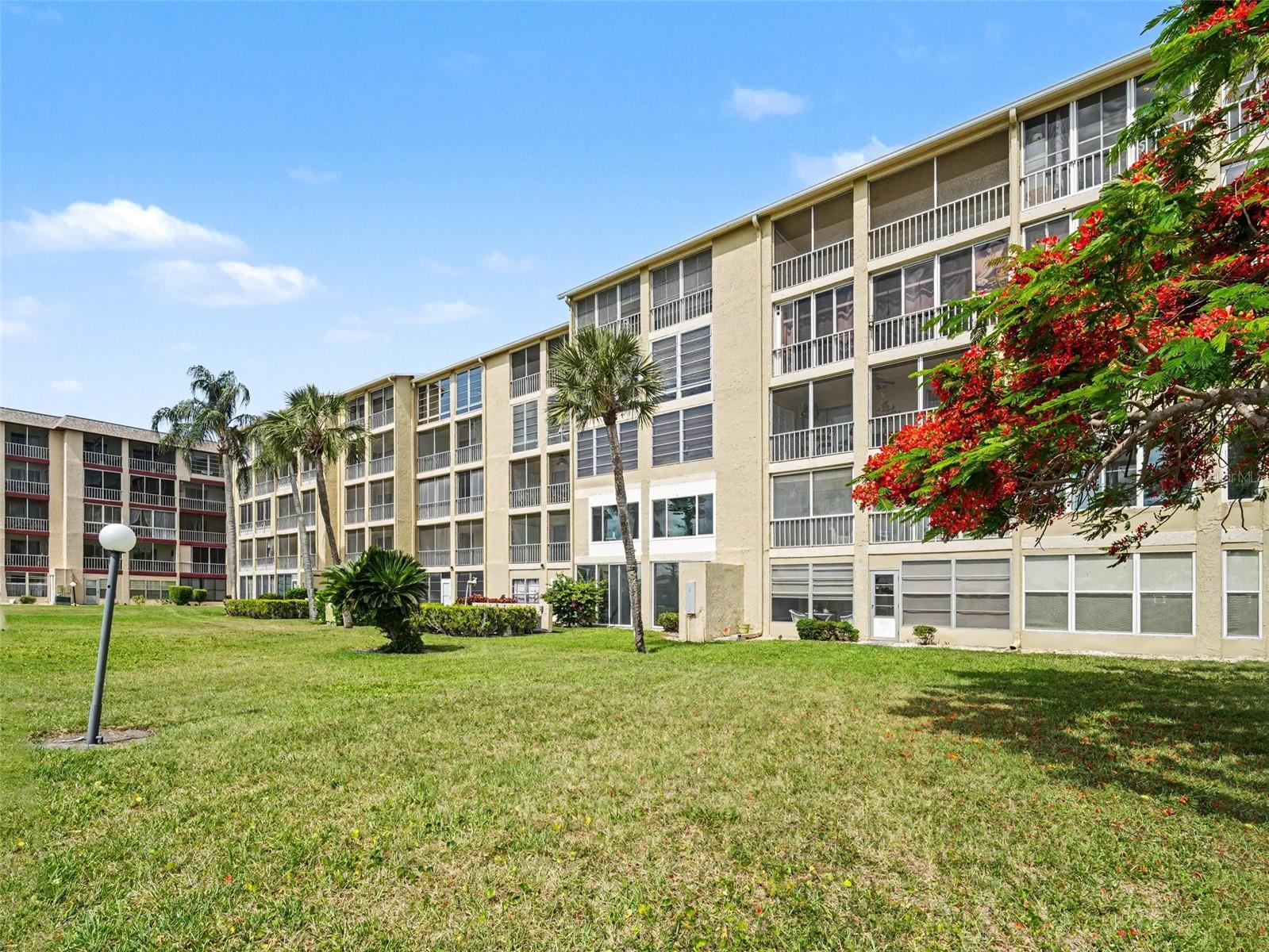 BAYSHORE ON THE LAKE APTS II SEC 1 - Residential