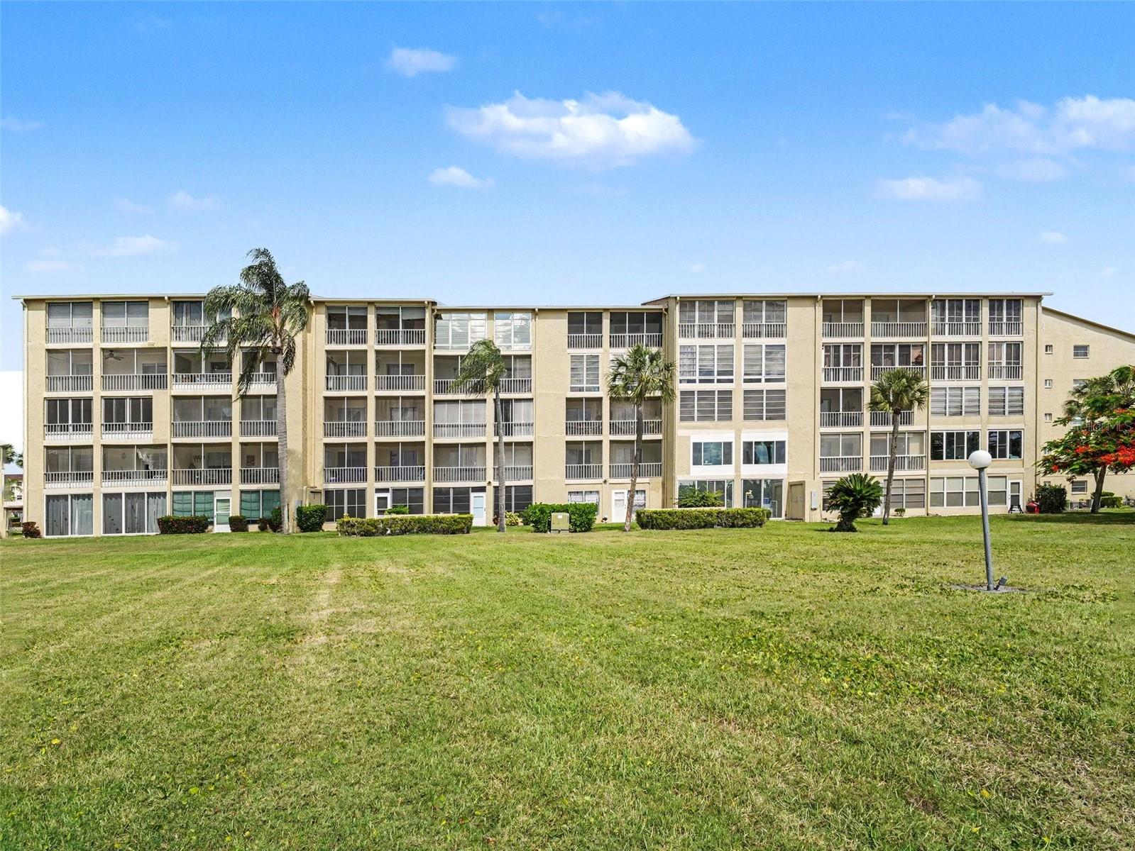 BAYSHORE ON THE LAKE APTS II SEC 1 - Residential