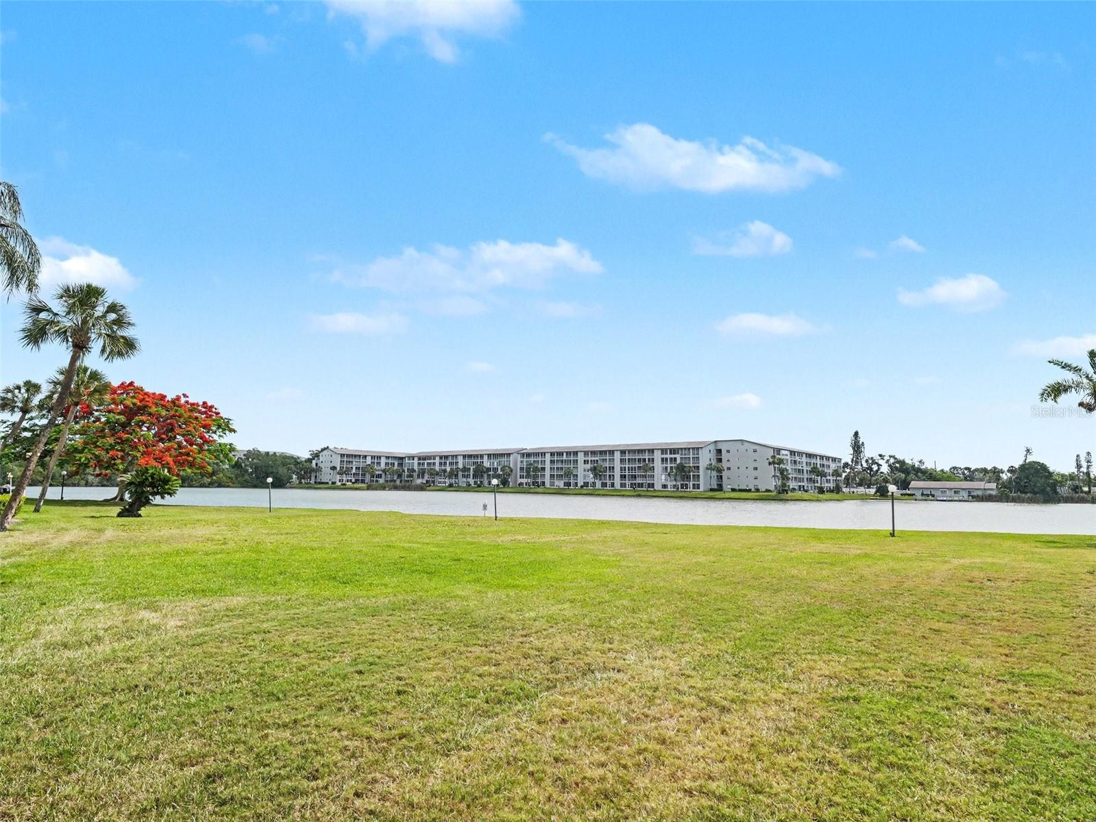 BAYSHORE ON THE LAKE APTS II SEC 1 - Residential