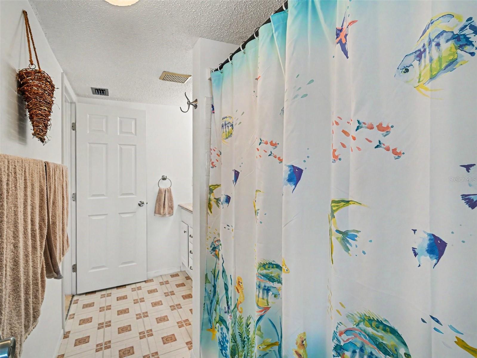 BAYSHORE ON THE LAKE APTS II SEC 1 - Residential