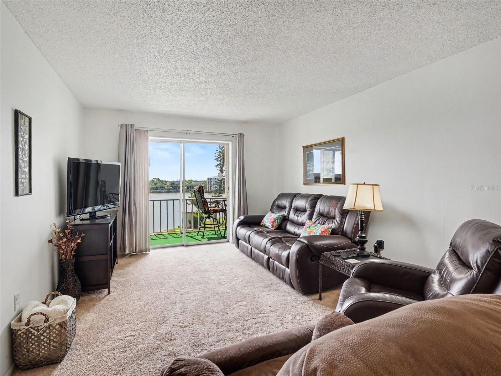 BAYSHORE ON THE LAKE APTS II SEC 1 - Residential