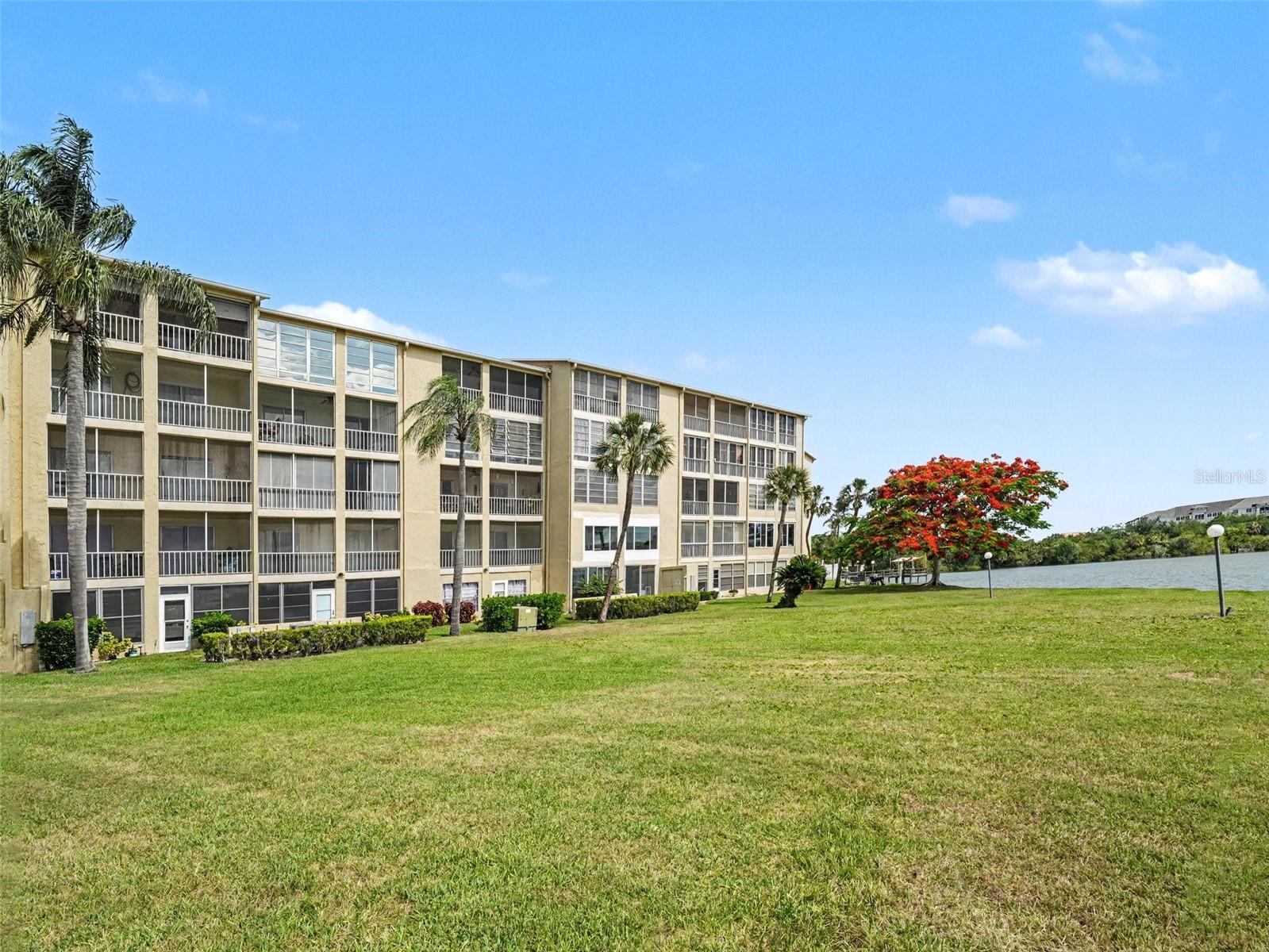 BAYSHORE ON THE LAKE APTS II SEC 1 - Residential