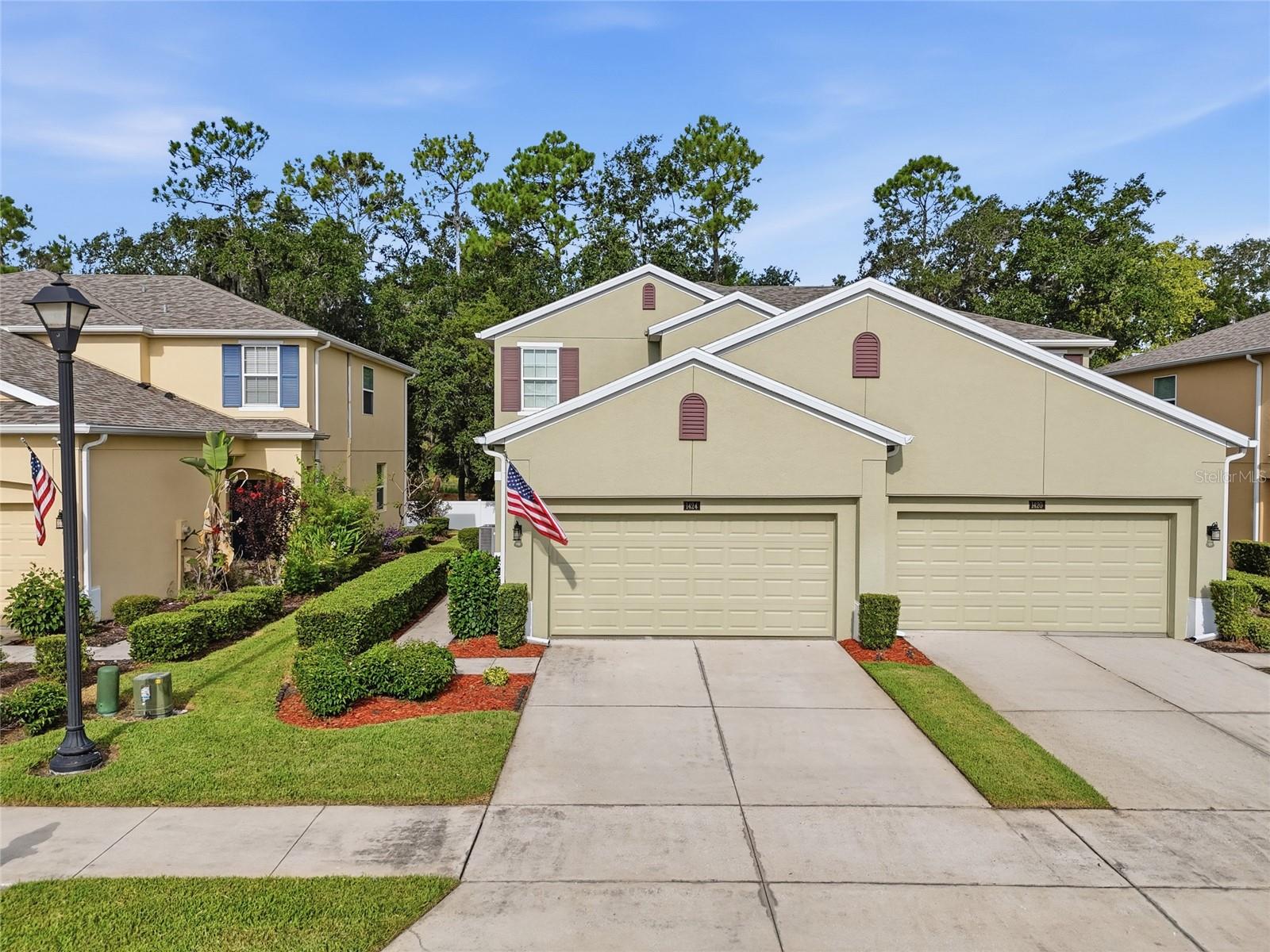 1424 SCARLET OAK LOOP