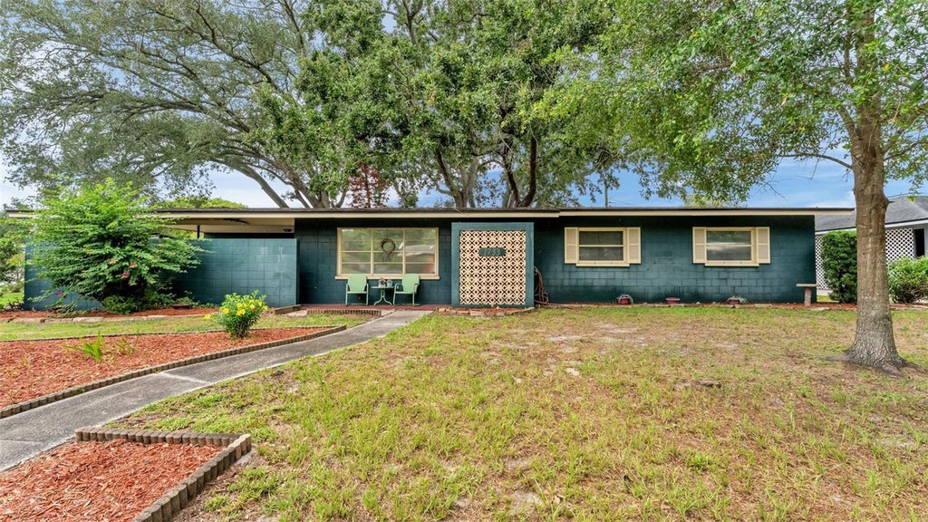Photo of 1733 Fredricksburg Avenue, Lakeland, FL 33803 (MLS # L4964009)