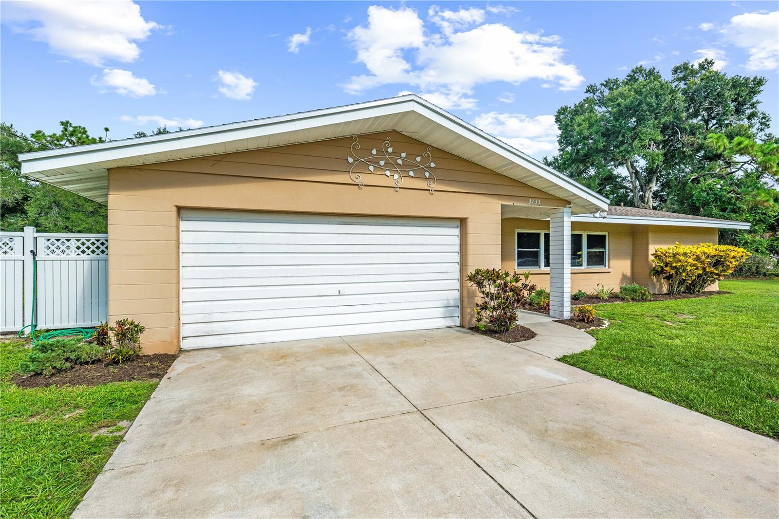 3733 MALEC CIRCLE
