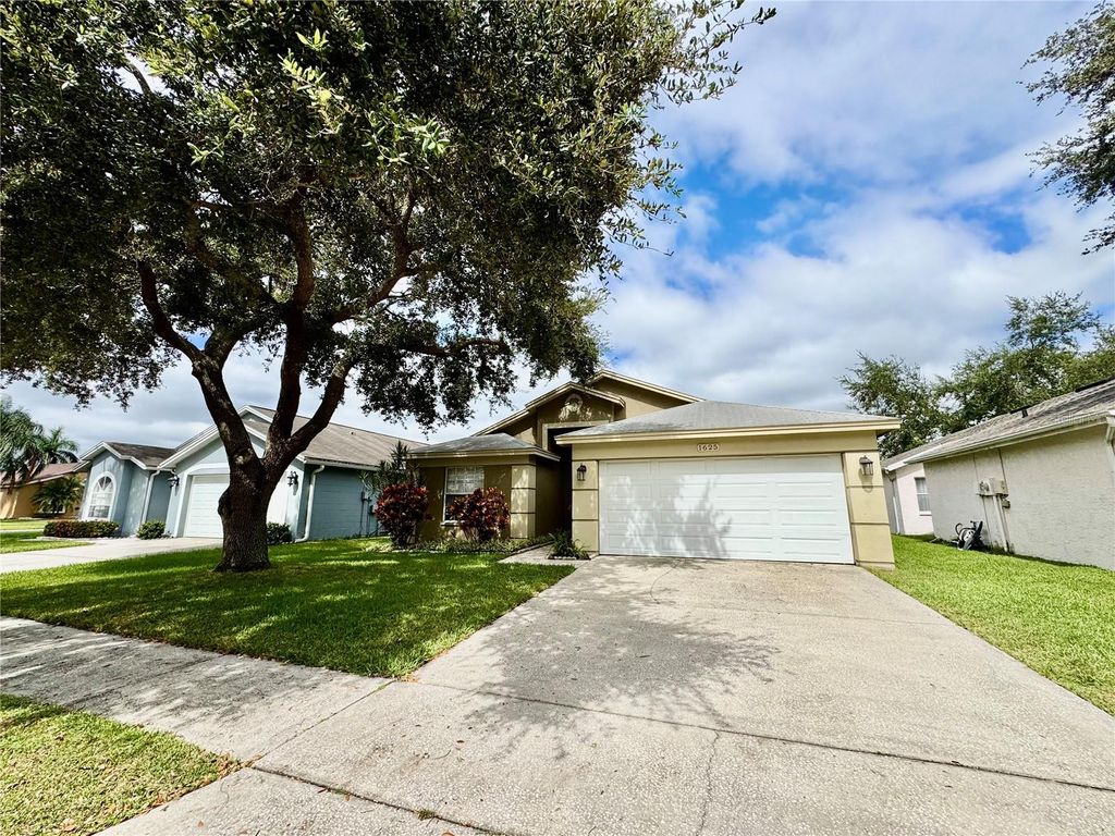 Photo of 1625 Portsmouth Lake Drive, Brandon, FL 33511 (MLS # TB8437200)