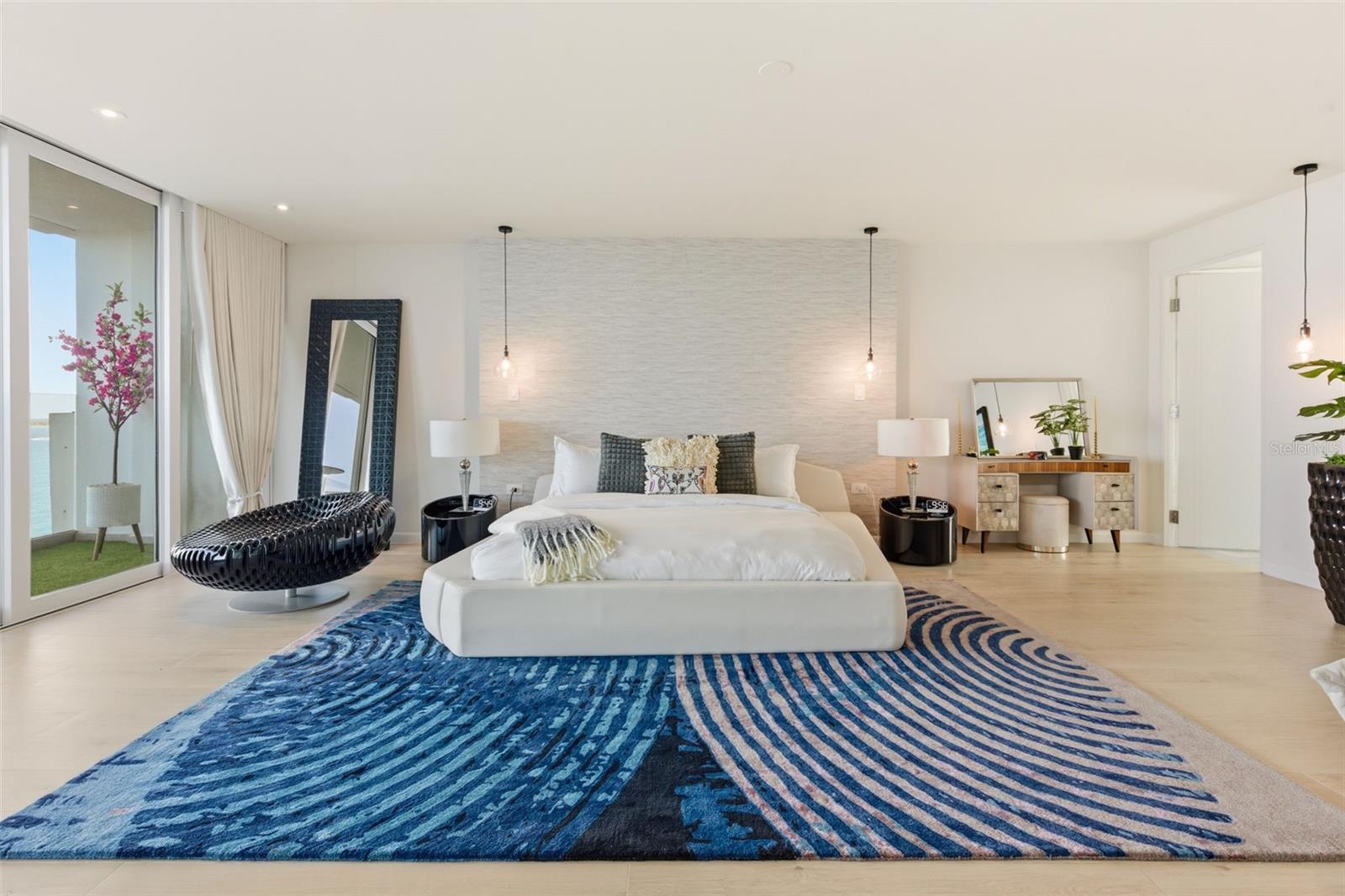 SURFSIDE MANSIONS - Residential