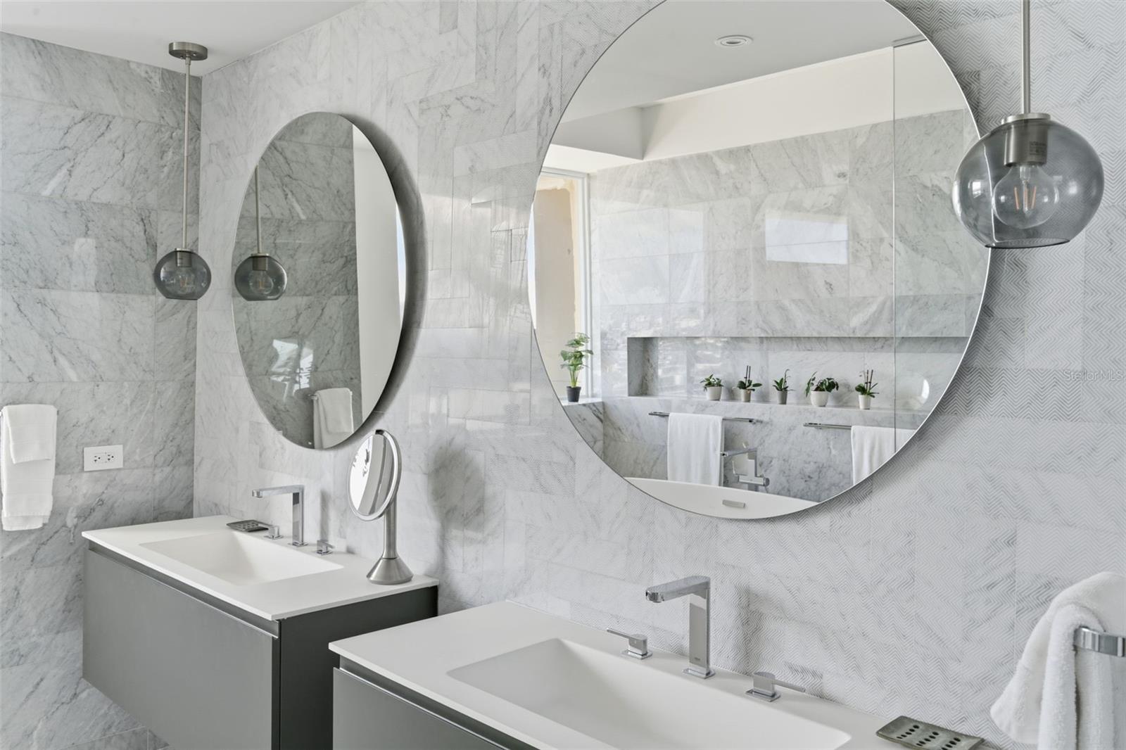 SURFSIDE MANSIONS - Residential