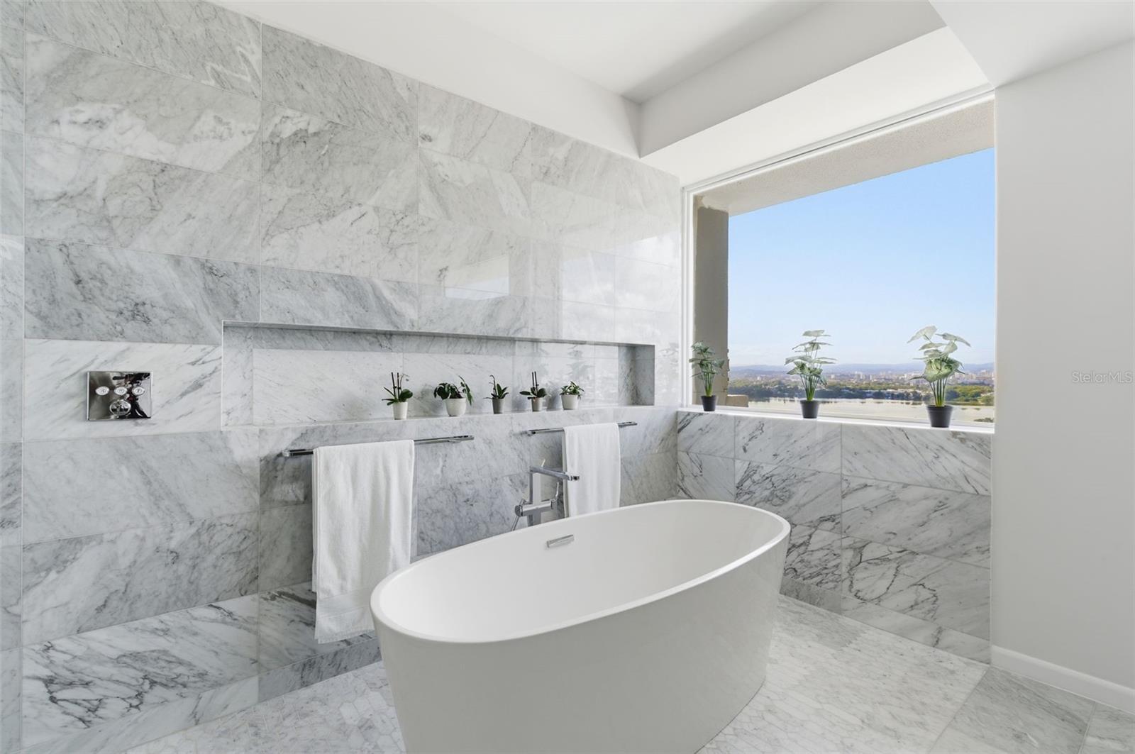 SURFSIDE MANSIONS - Residential