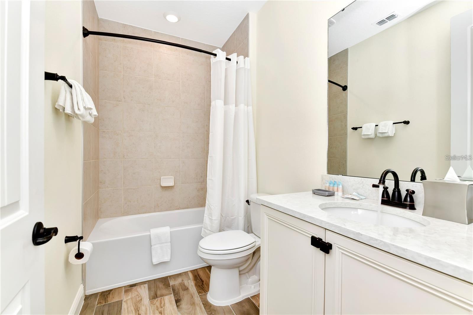 ROLLING OAKS PH 7 - Residential Lease