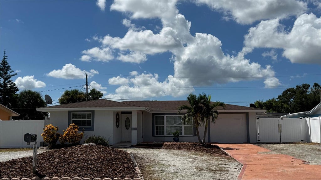 Photo of 3100 Lake Ridge Drive, Sarasota, FL 34237 (MLS # A4704529)