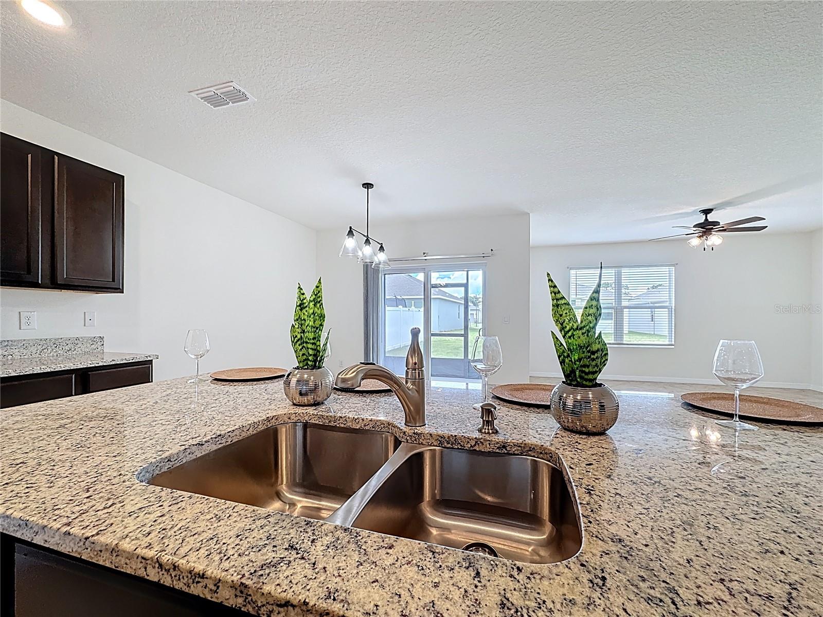 PRAIRIE OAKS - Residential Lease