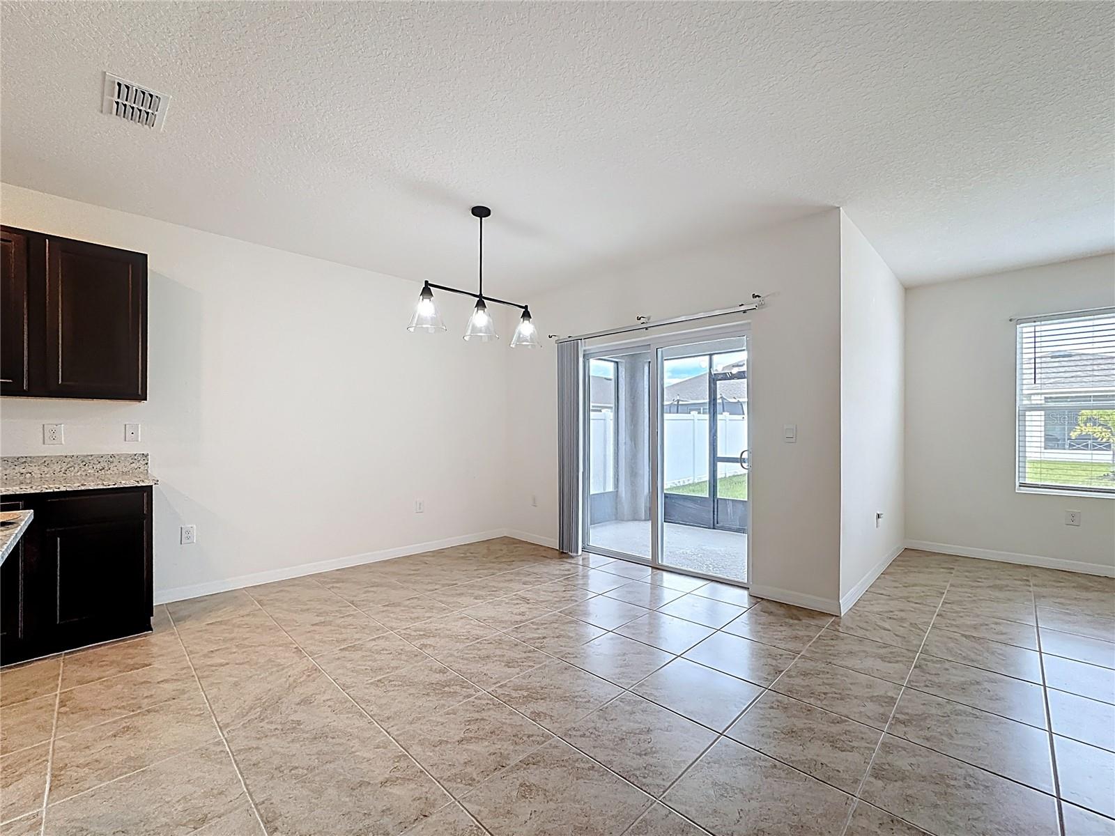 PRAIRIE OAKS - Residential Lease