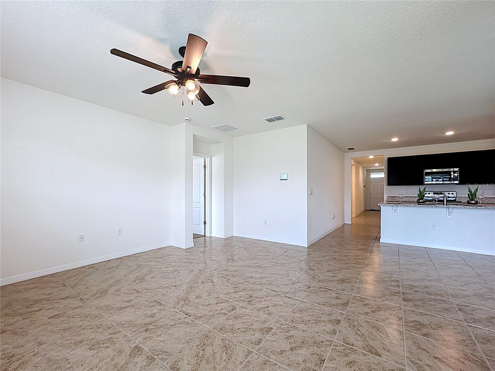 PRAIRIE OAKS - Residential Lease