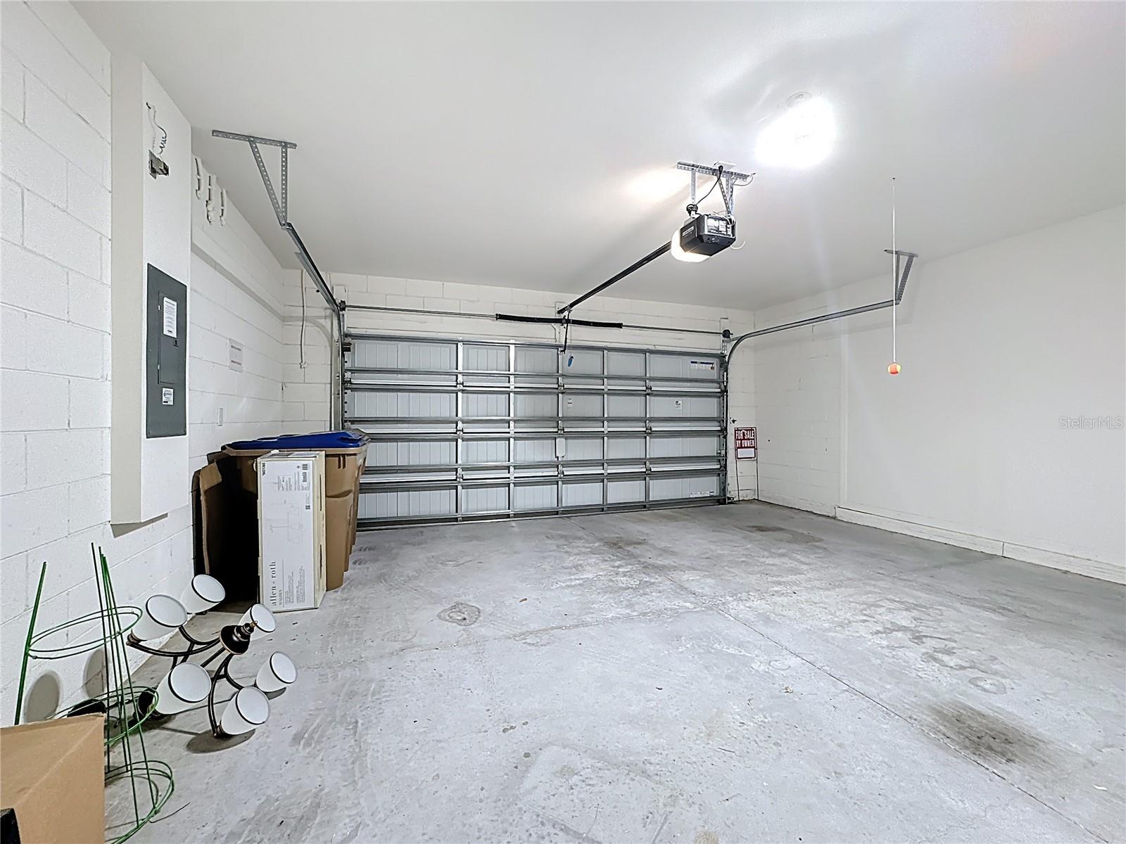PRAIRIE OAKS - Residential Lease