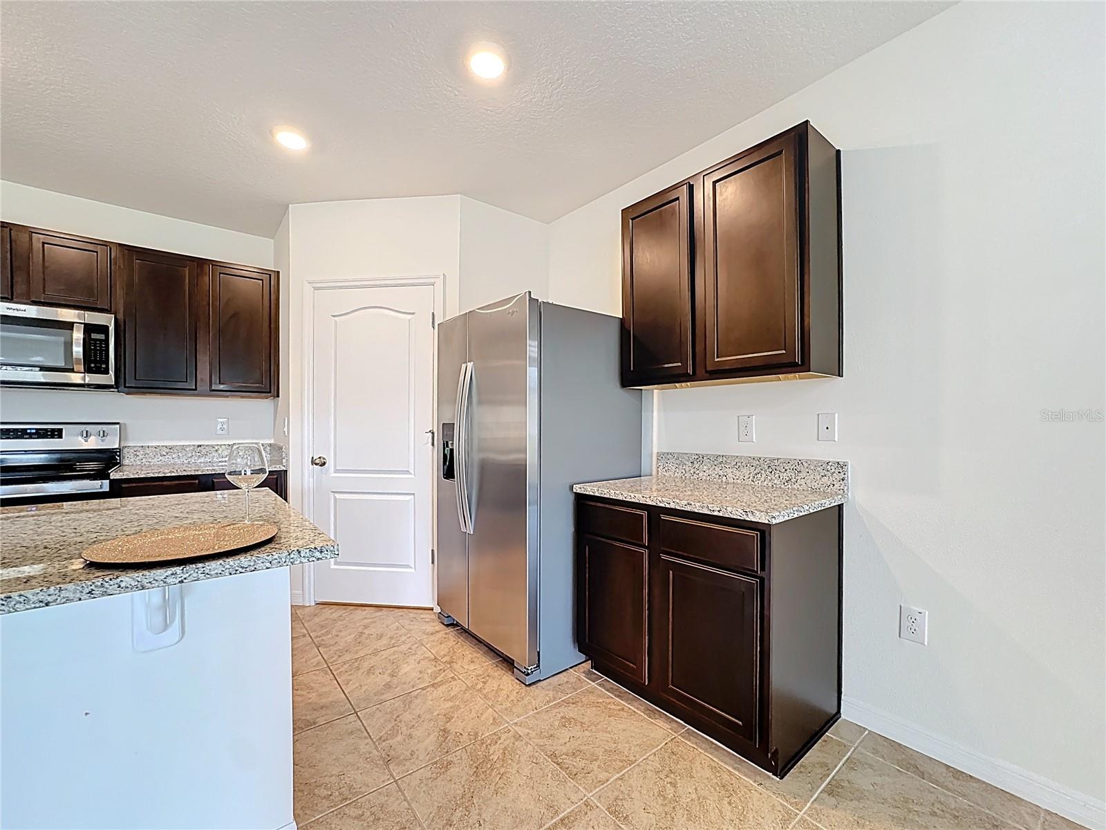 PRAIRIE OAKS - Residential Lease