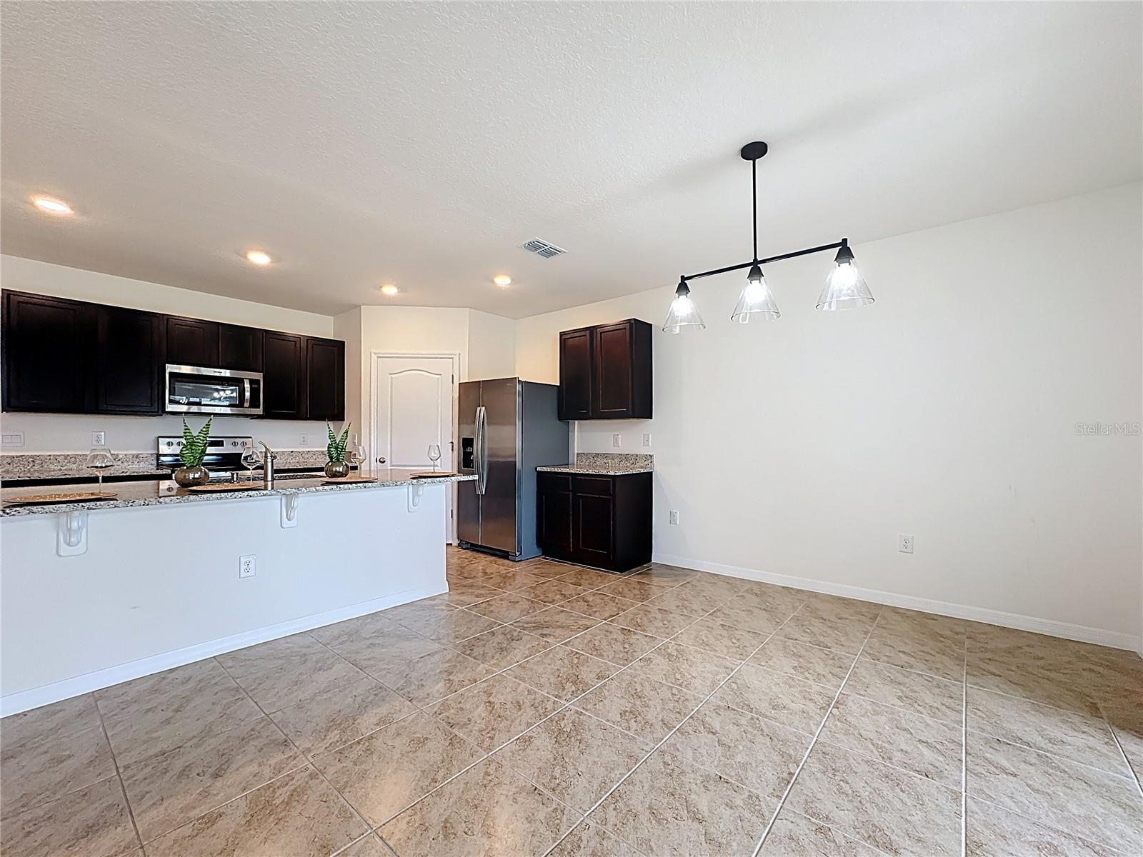 PRAIRIE OAKS - Residential Lease