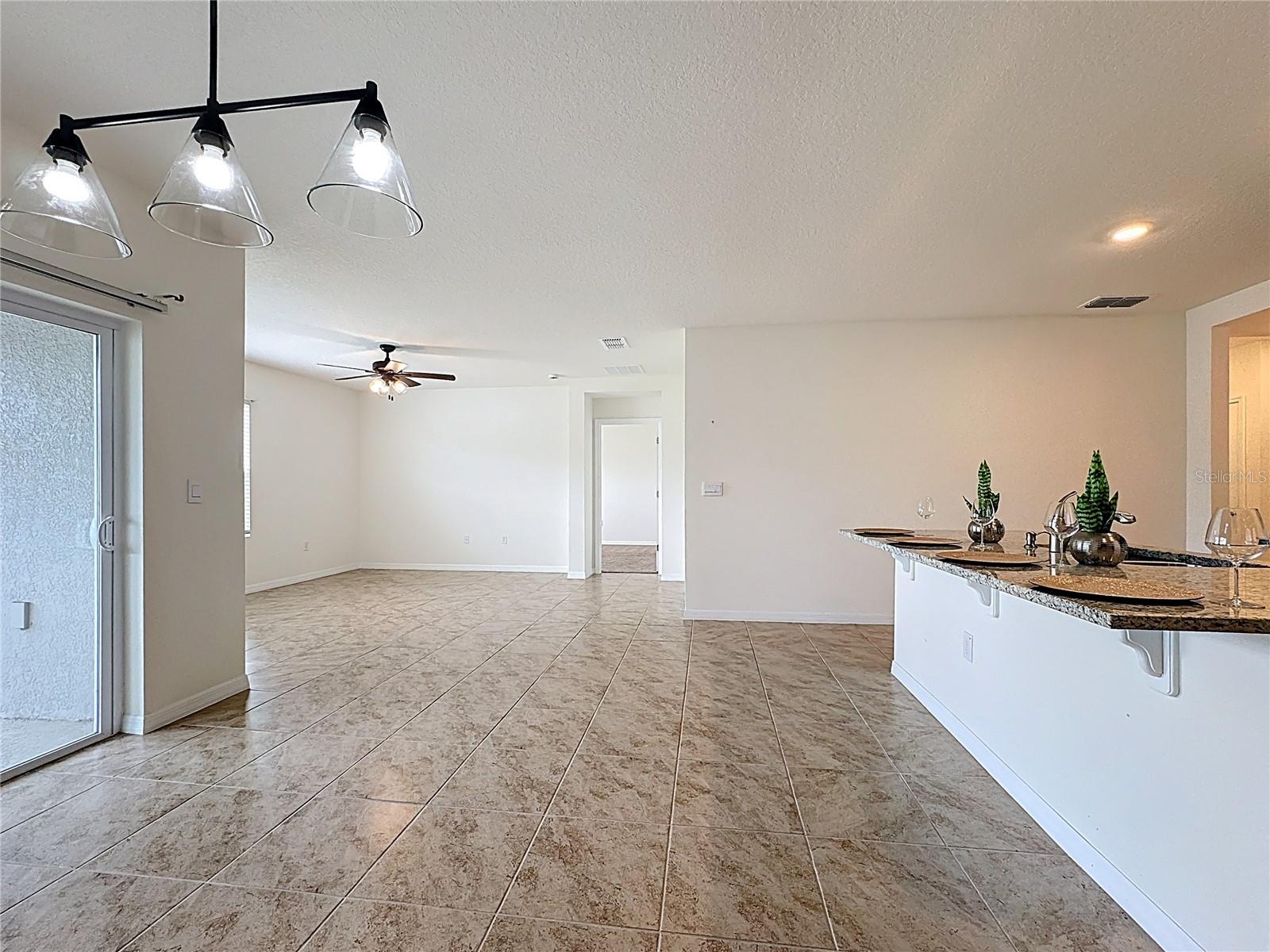 PRAIRIE OAKS - Residential Lease