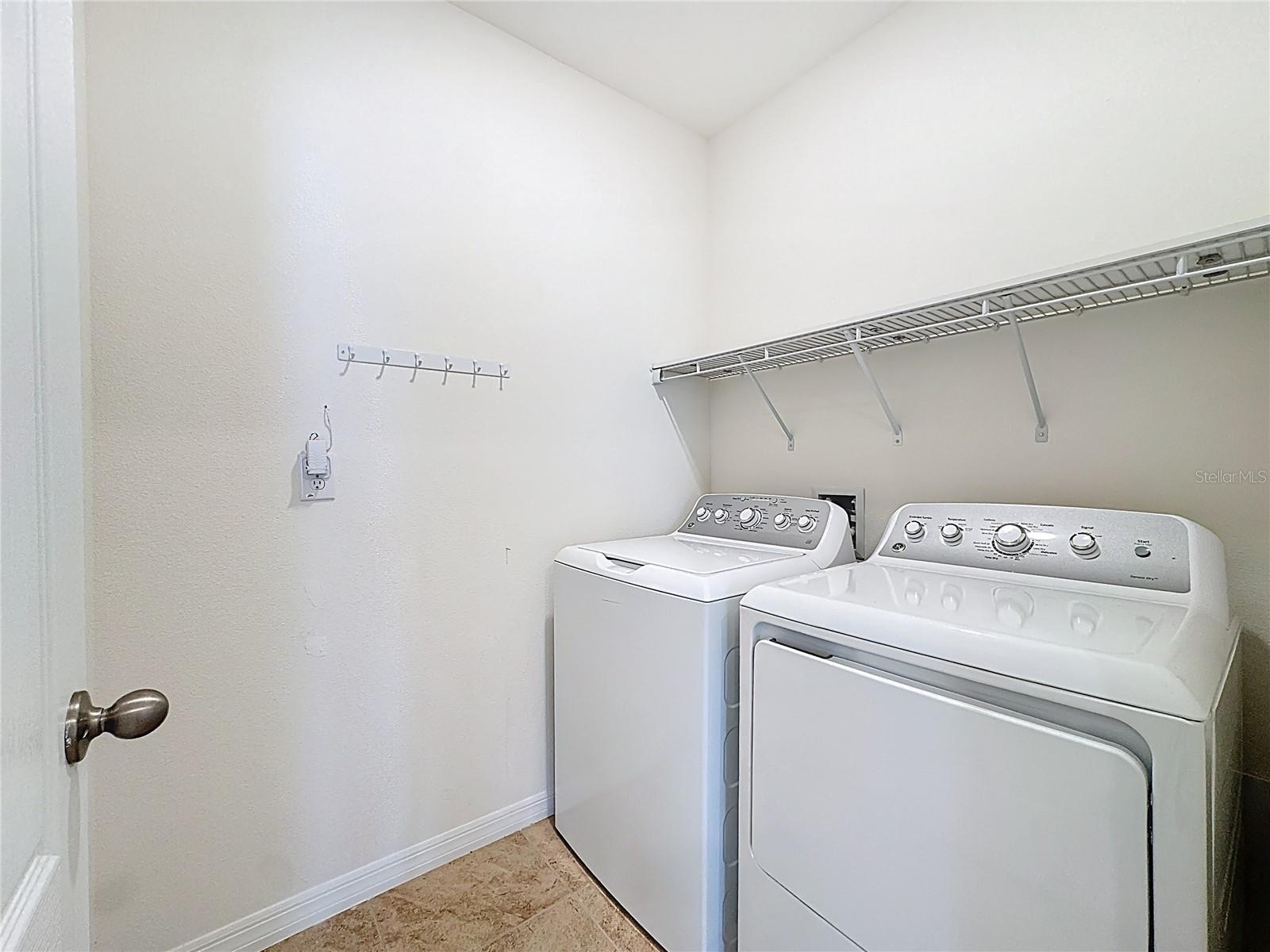 PRAIRIE OAKS - Residential Lease