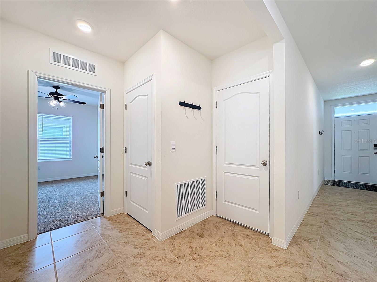 PRAIRIE OAKS - Residential Lease
