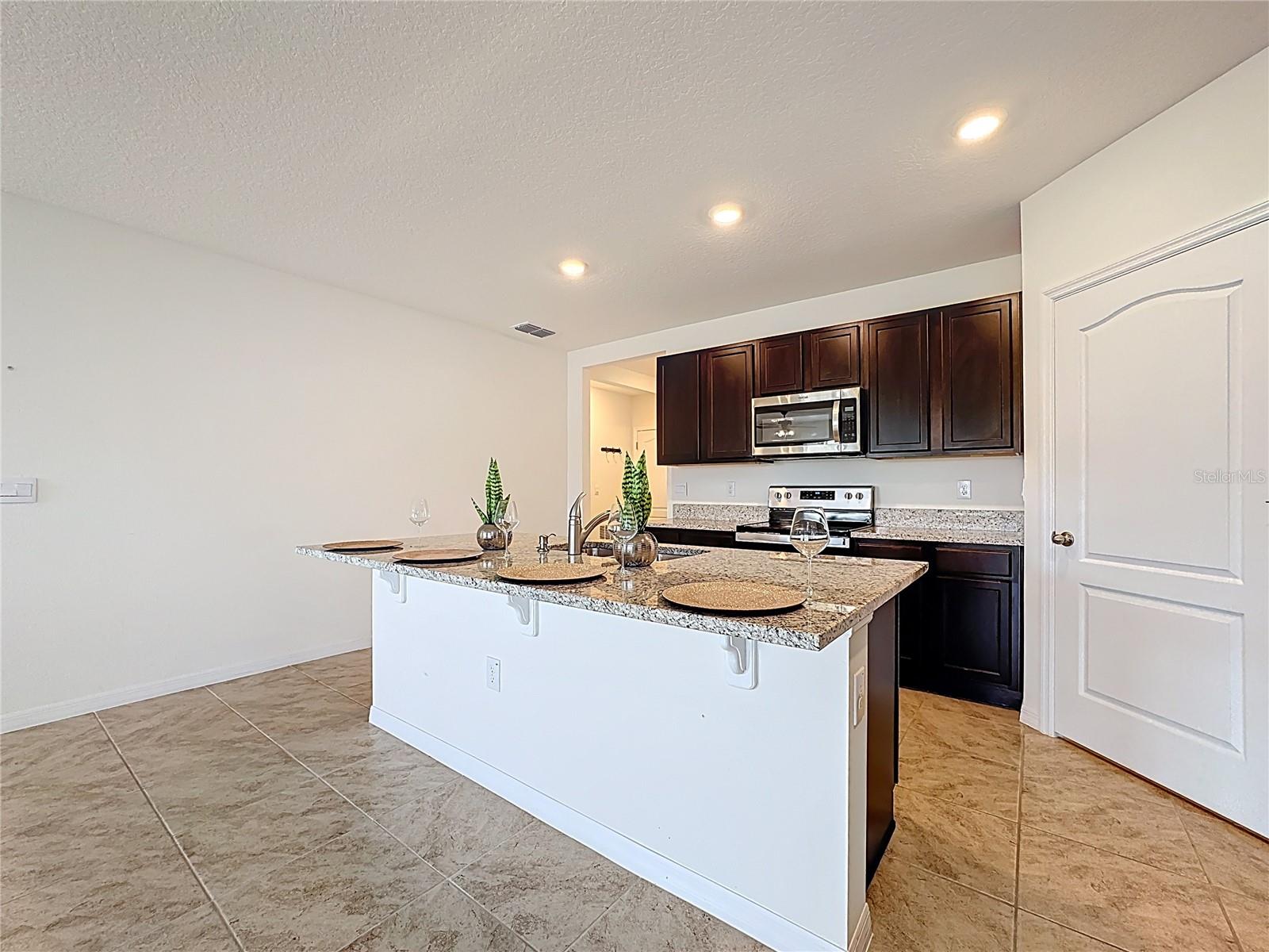 PRAIRIE OAKS - Residential Lease