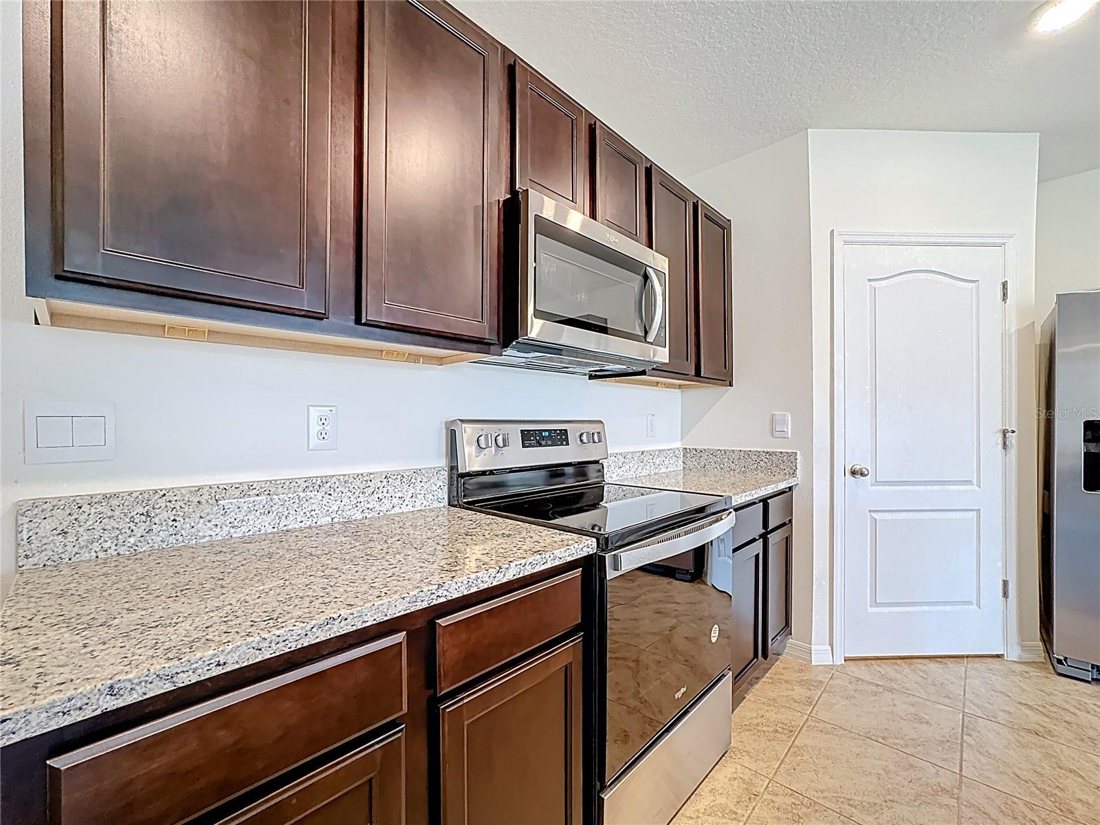 PRAIRIE OAKS - Residential Lease