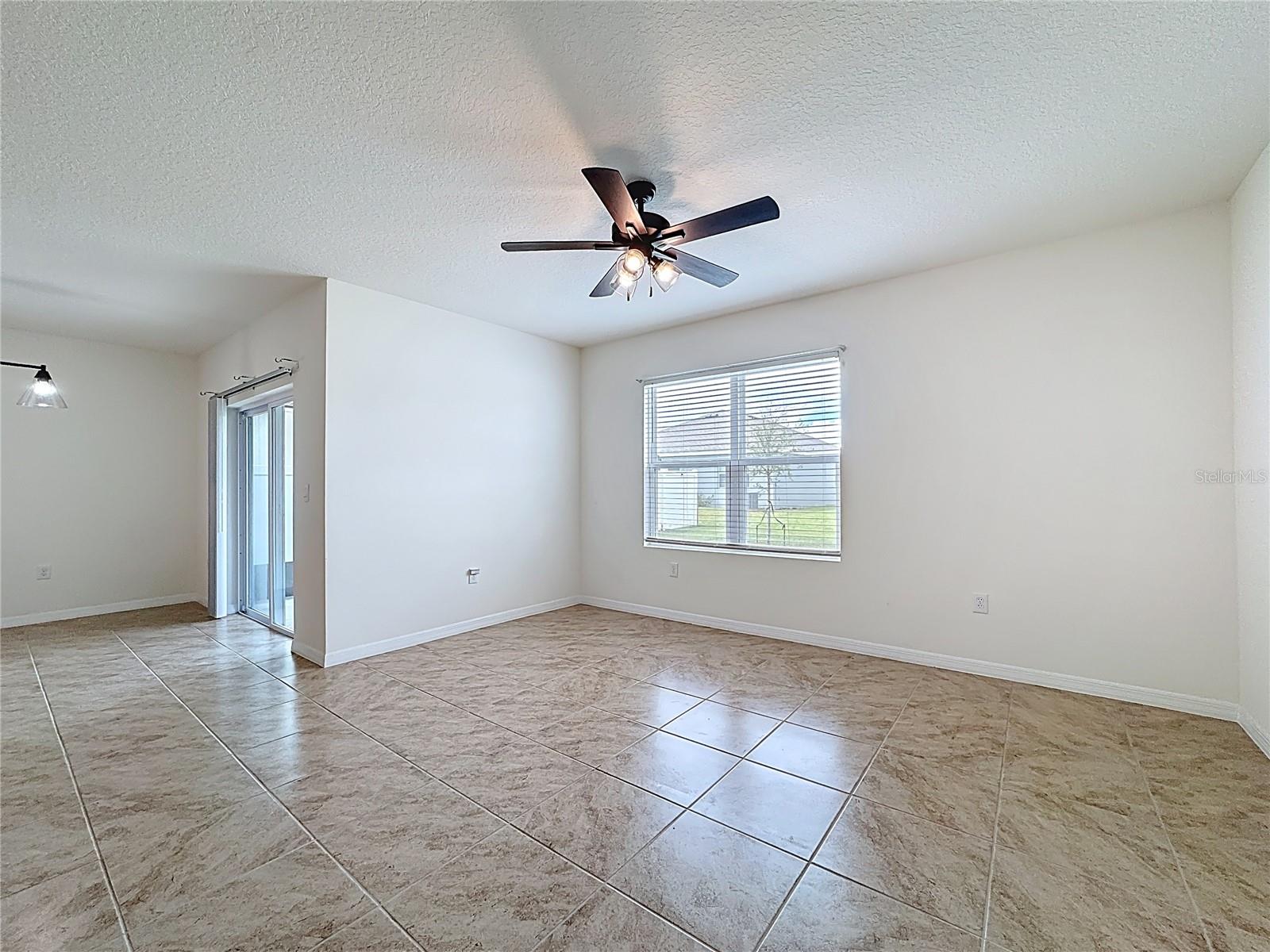 PRAIRIE OAKS - Residential Lease