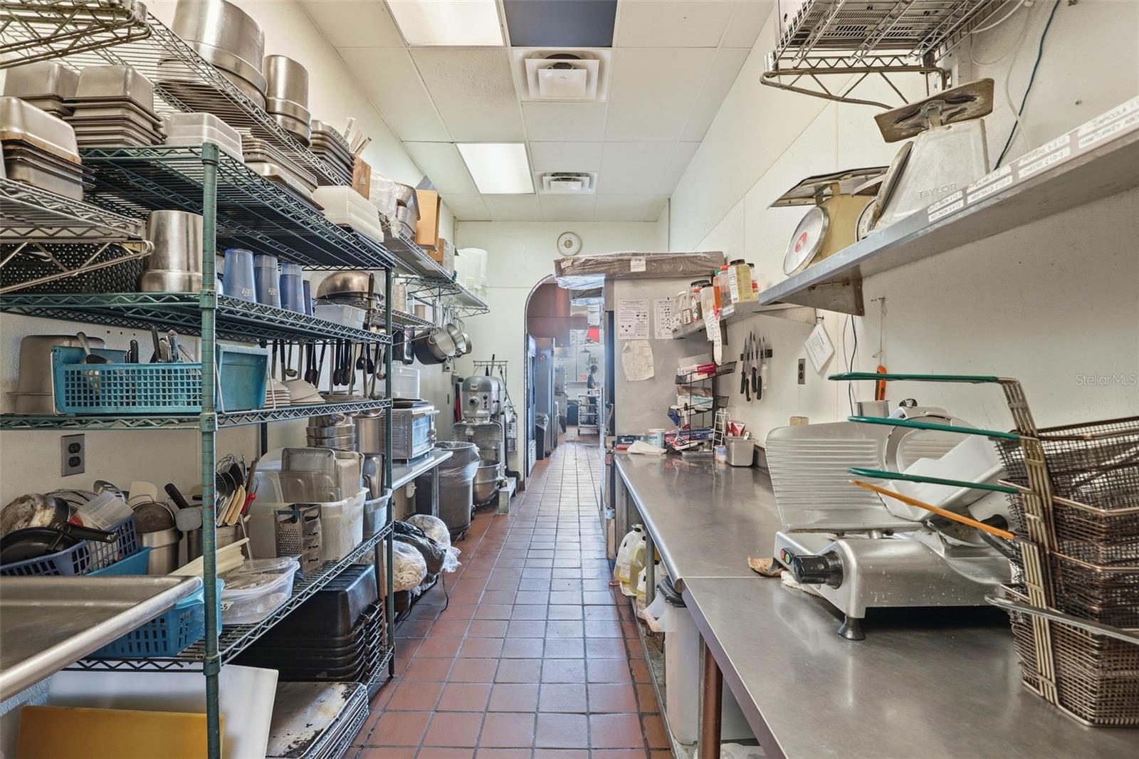 UNIVERSITY CENTER 43/59 - Business Opportunity