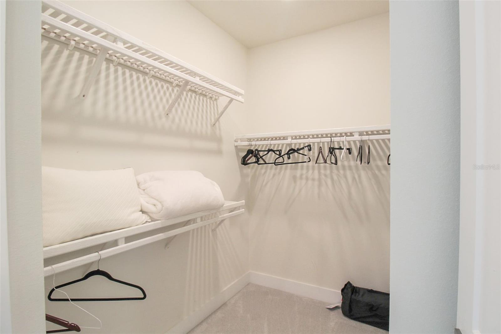 RUSTIC LODGE - Residential Lease