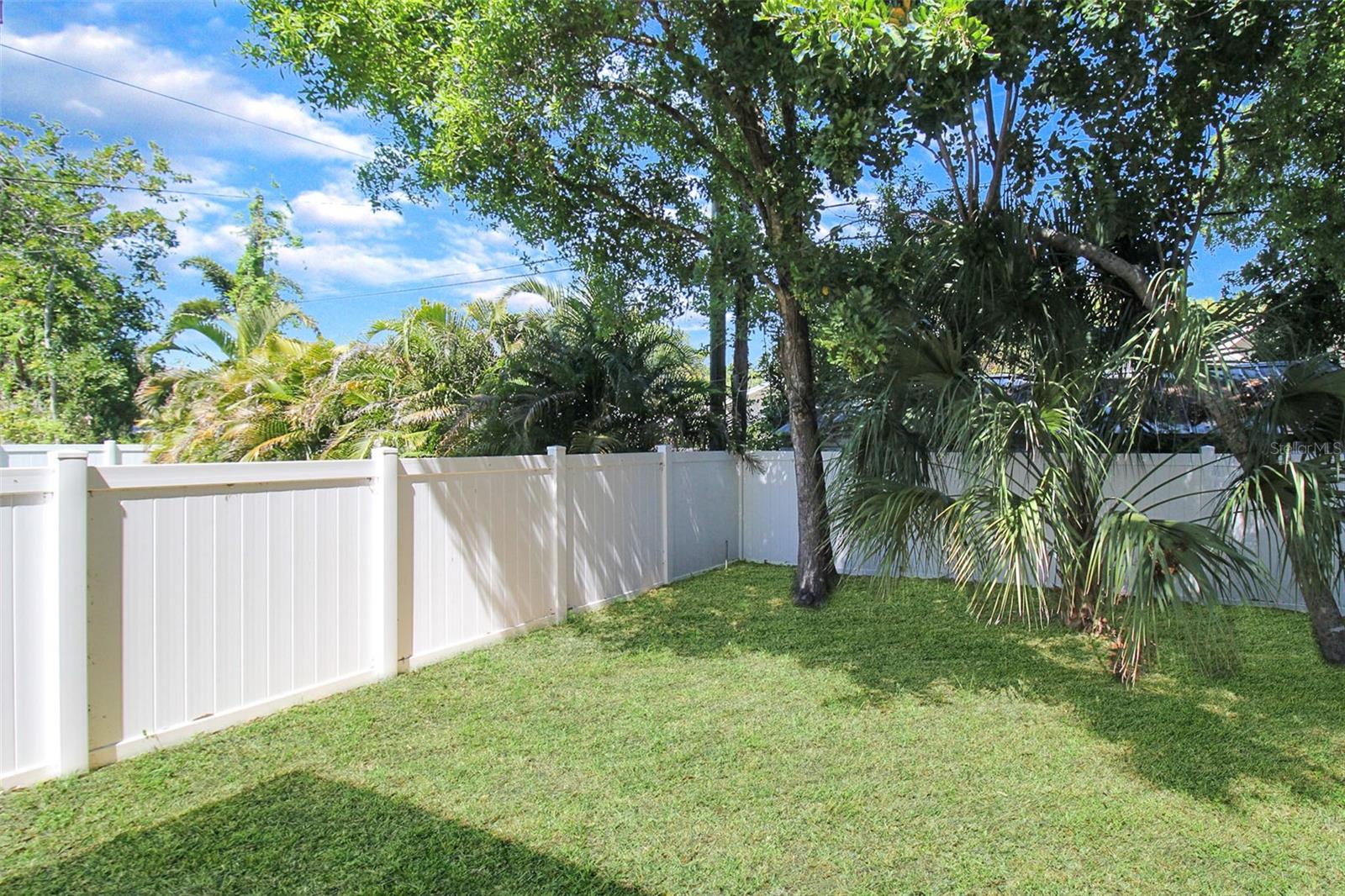 RUSTIC LODGE - Residential Lease