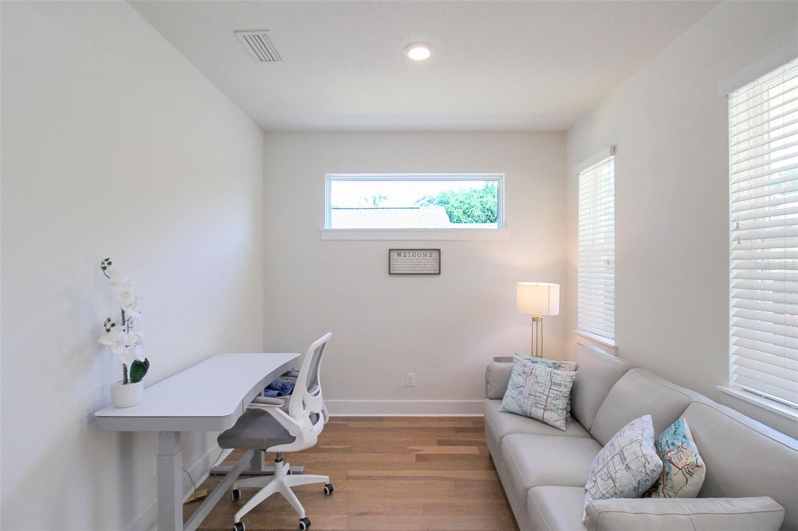 RUSTIC LODGE - Residential Lease