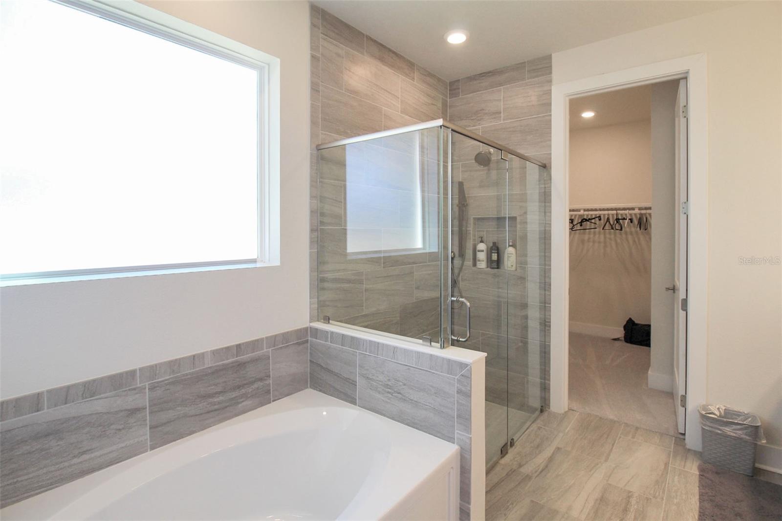 RUSTIC LODGE - Residential Lease