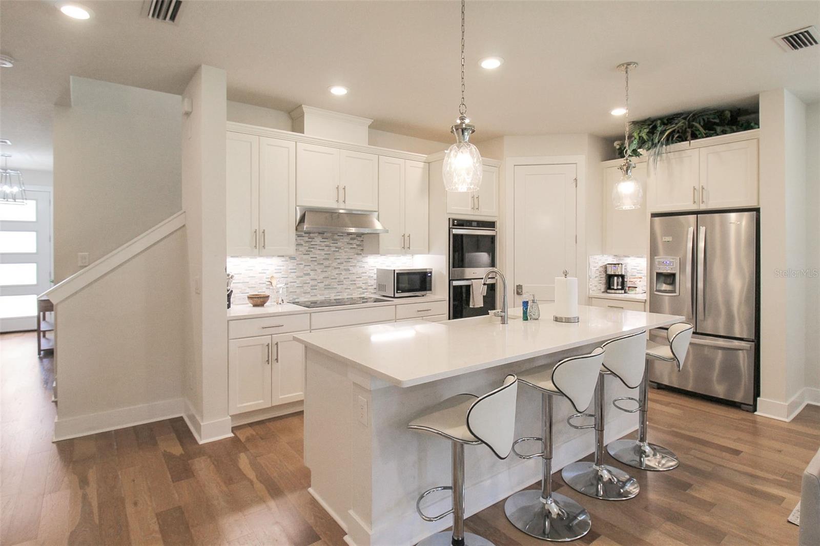 RUSTIC LODGE - Residential Lease